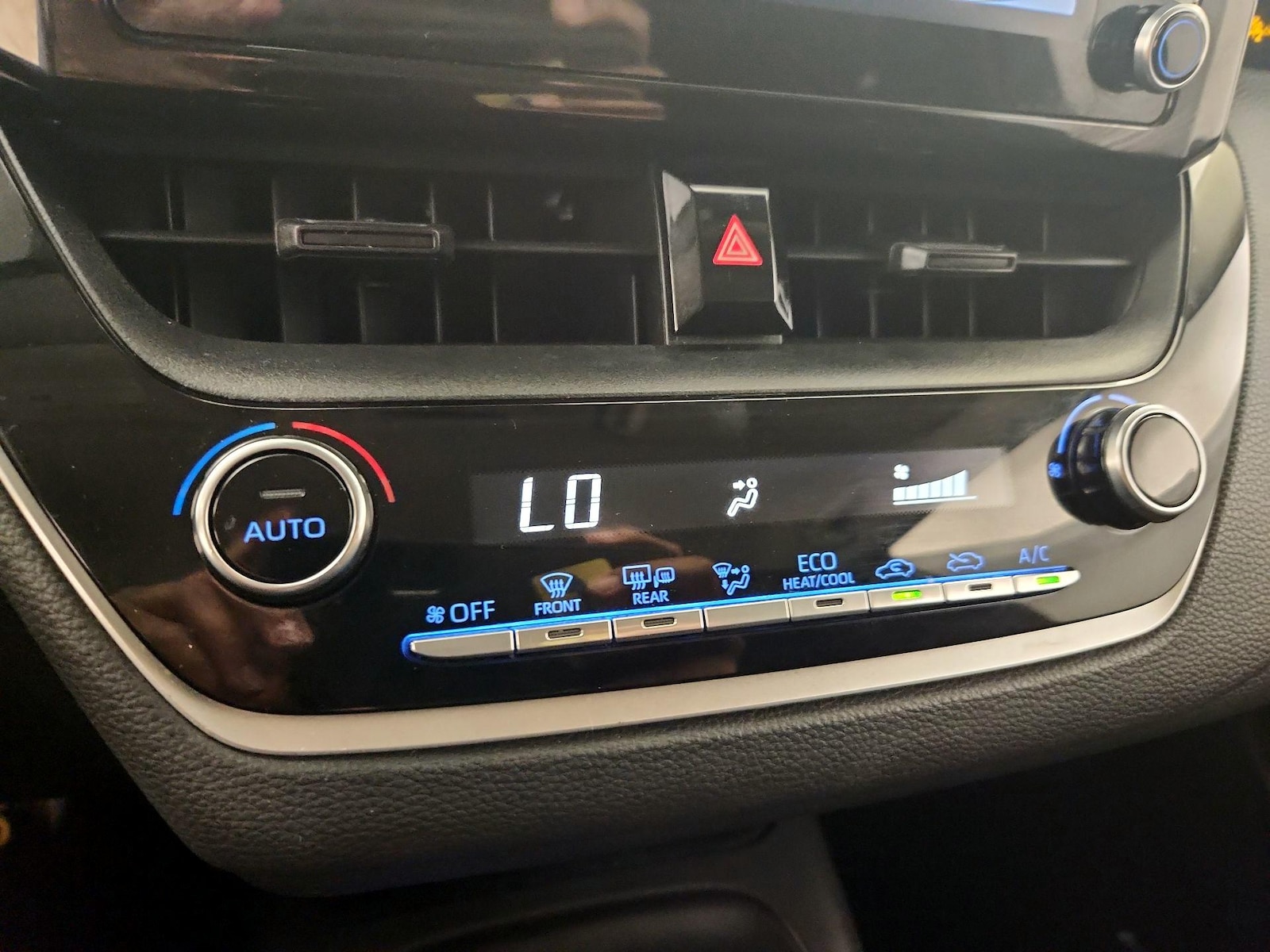2020 Toyota Corolla LE - Photo 17