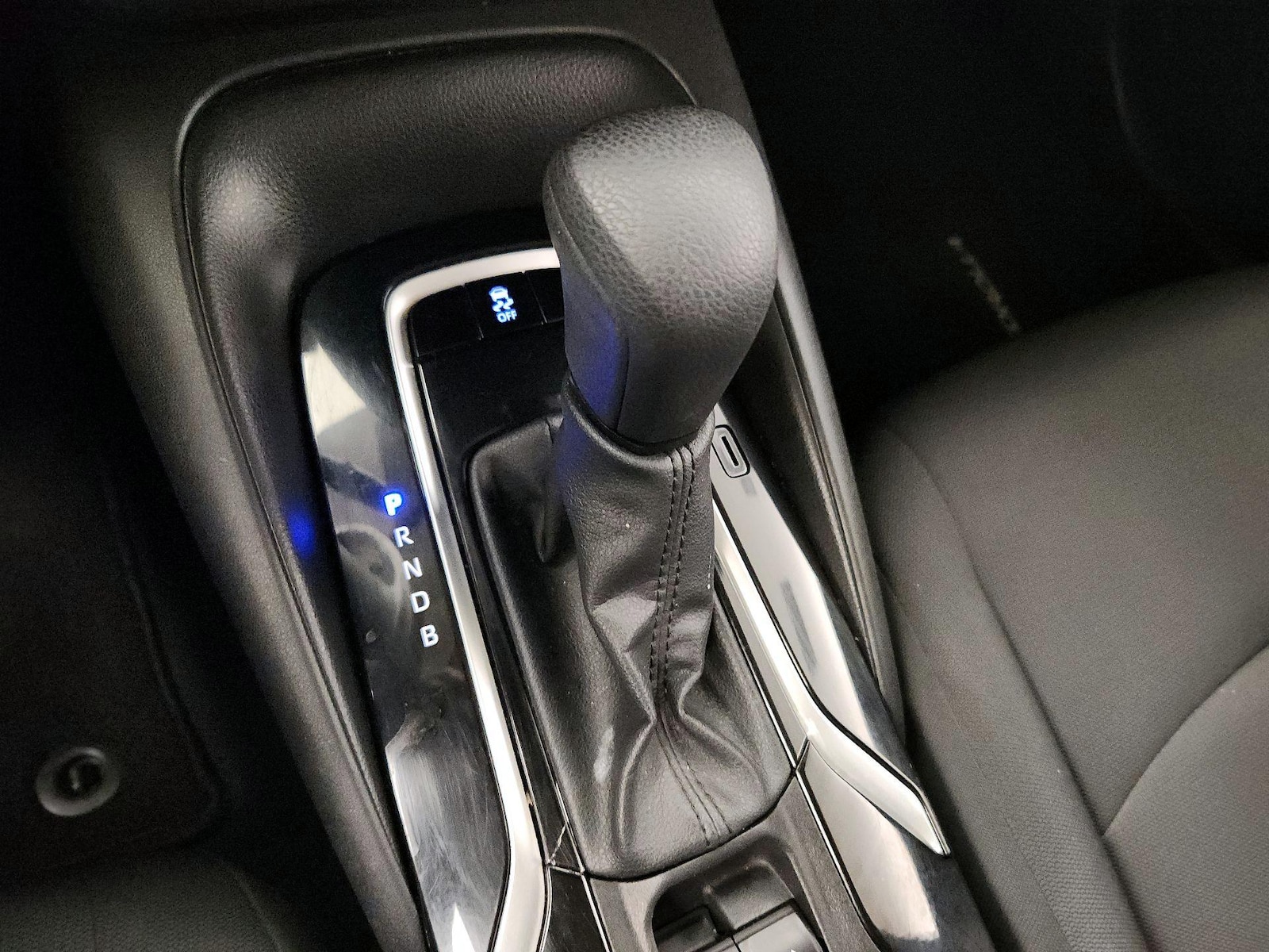2020 Toyota Corolla LE - Photo 18