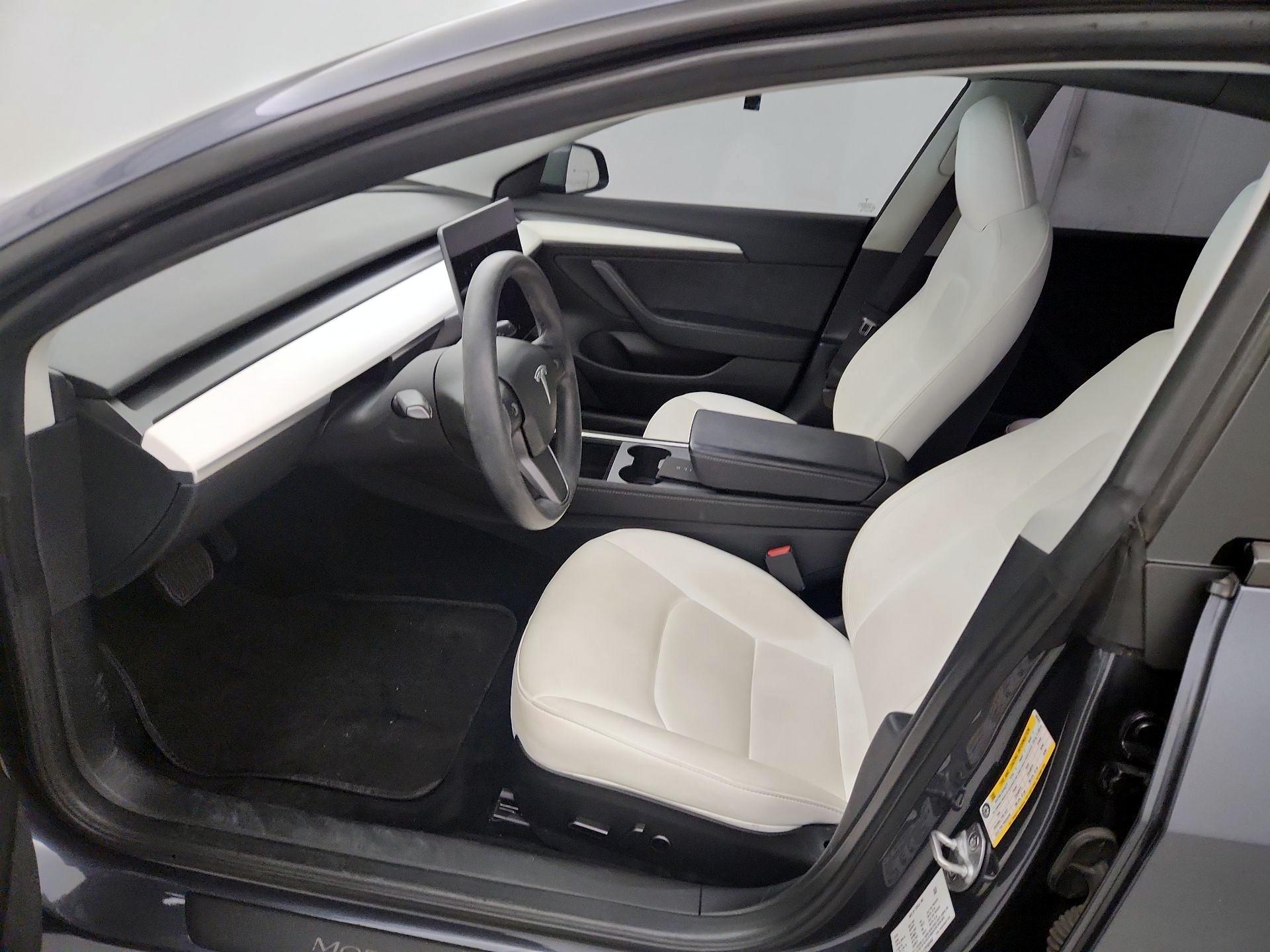 Thumbnail: 2023 Tesla Model 3 - 11