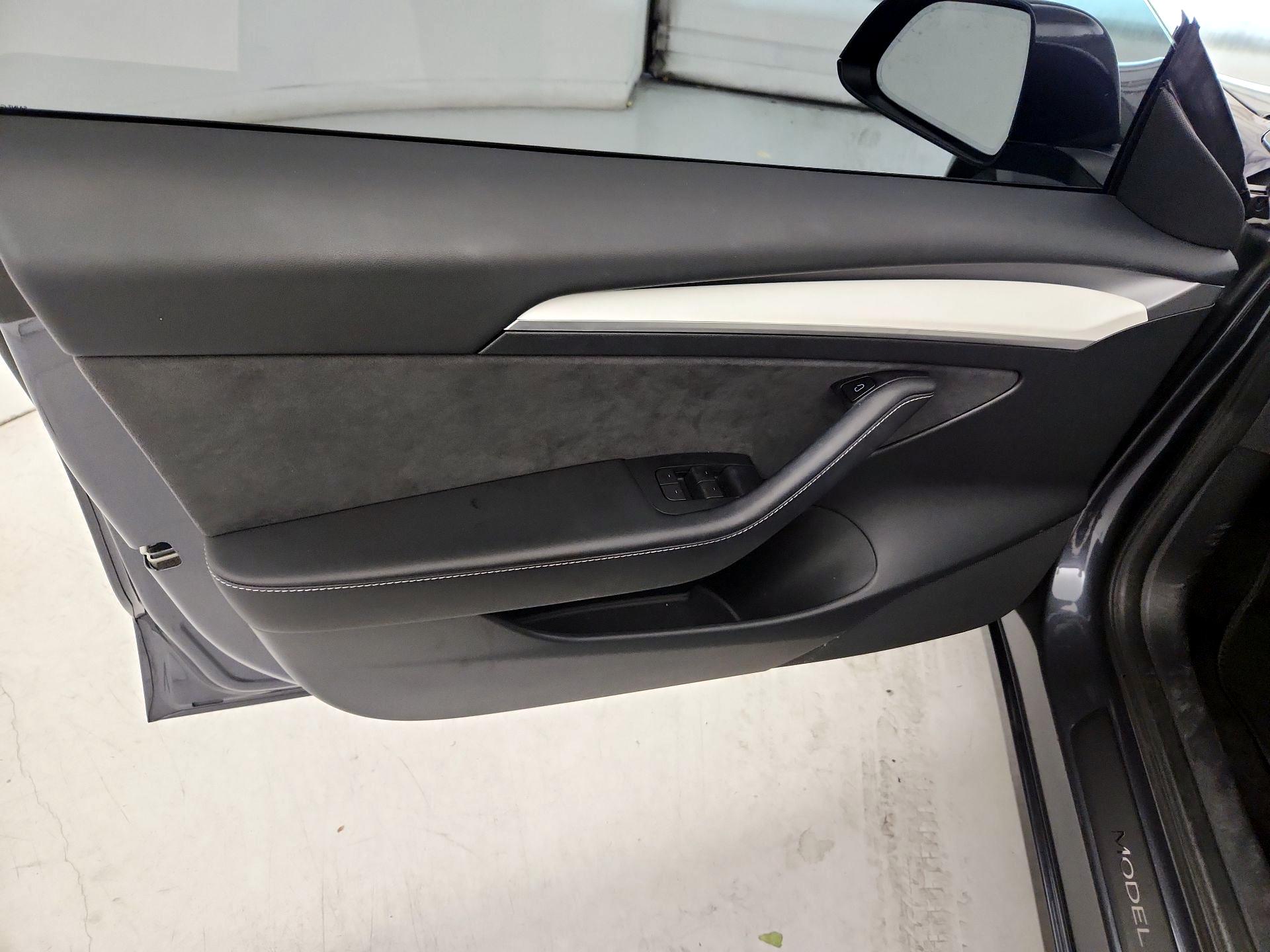 Thumbnail: 2023 Tesla Model 3 - 12