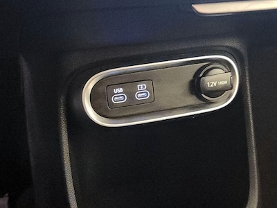 USB/AUX Ports