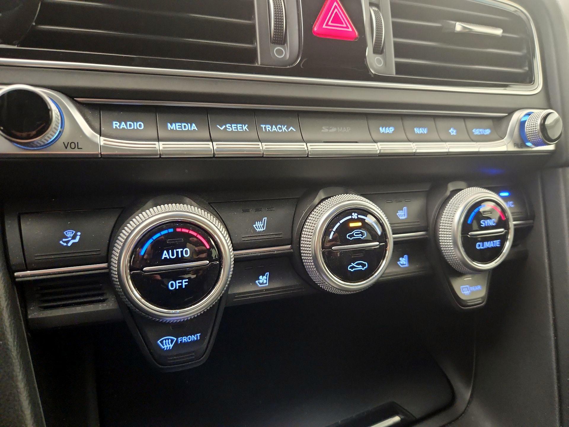 Thumbnail: 2019 Genesis G70 - 16