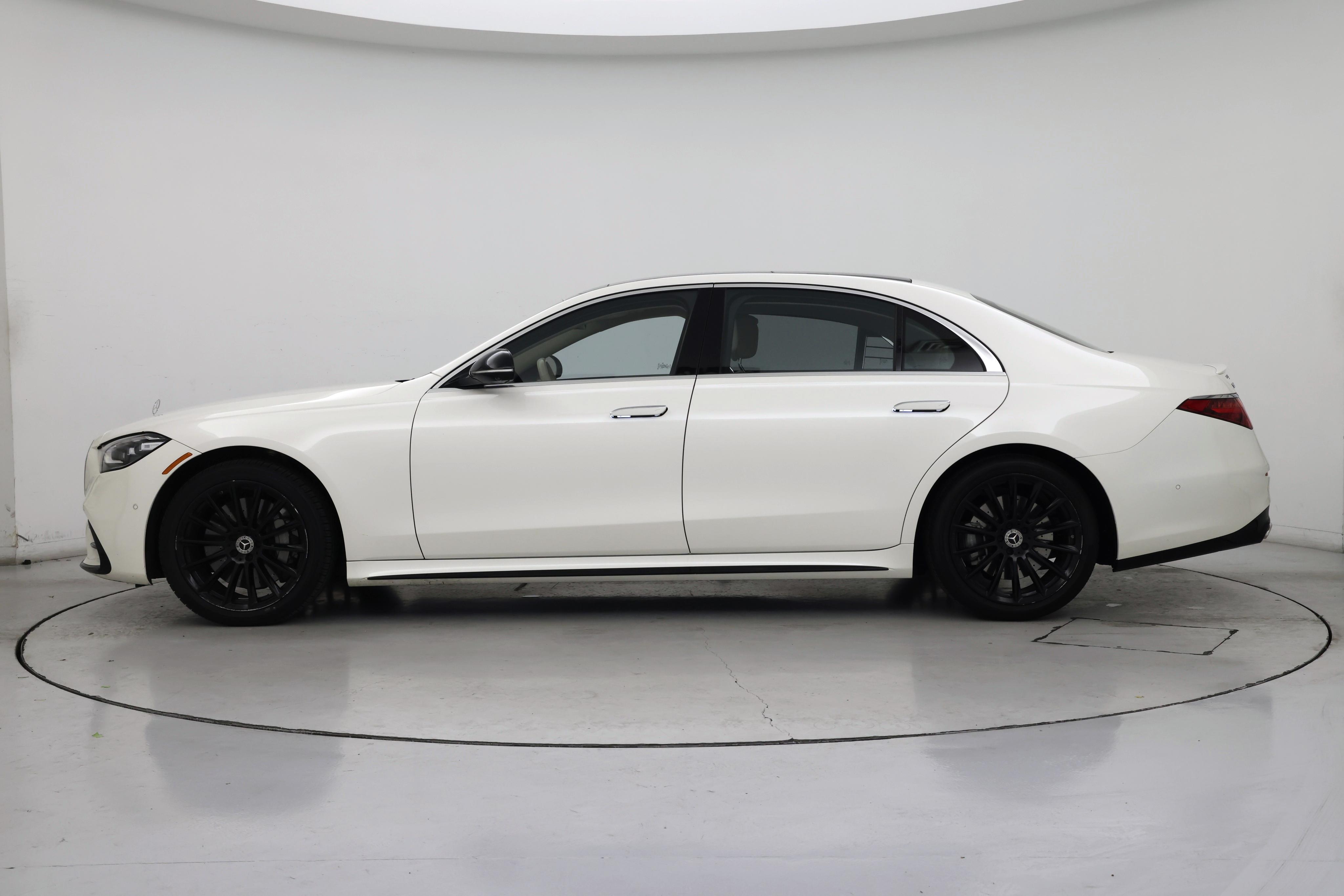 Thumbnail: 2022 Mercedes-Benz S-Class - 3