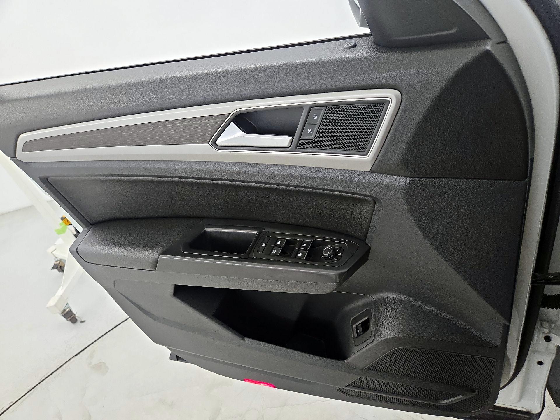 Thumbnail: 2018 Volkswagen Atlas - 12