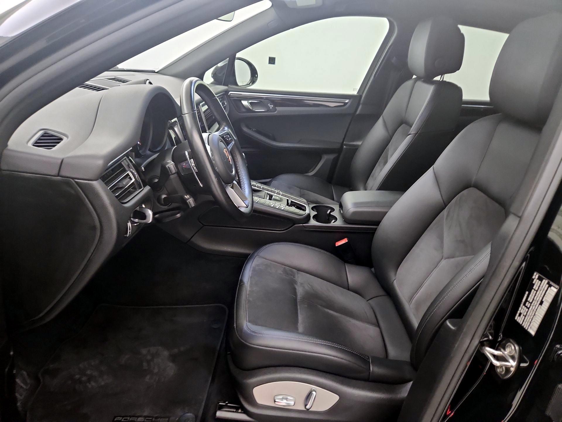 Thumbnail: 2020 Porsche Macan - 11