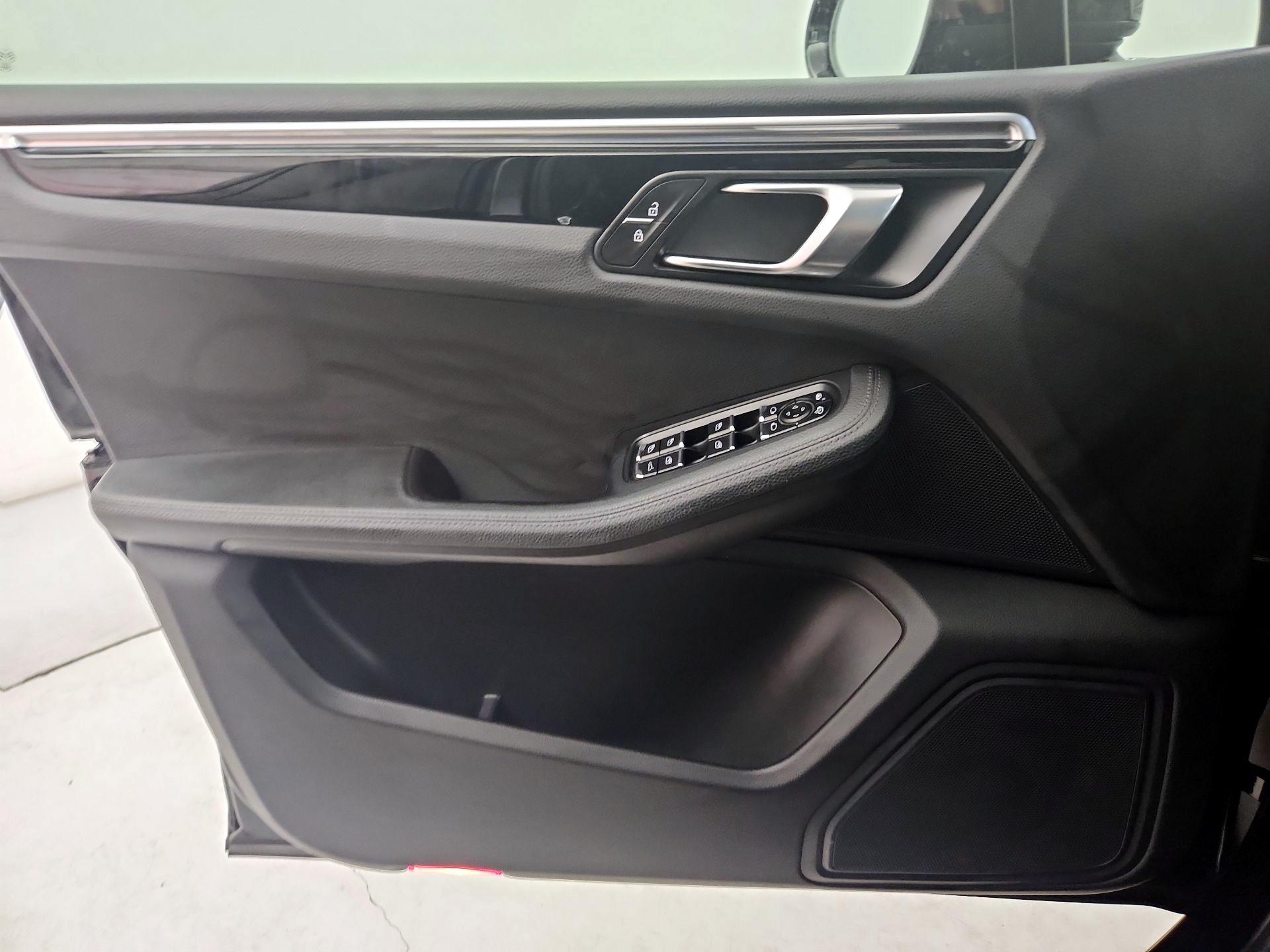 Thumbnail: 2020 Porsche Macan - 12
