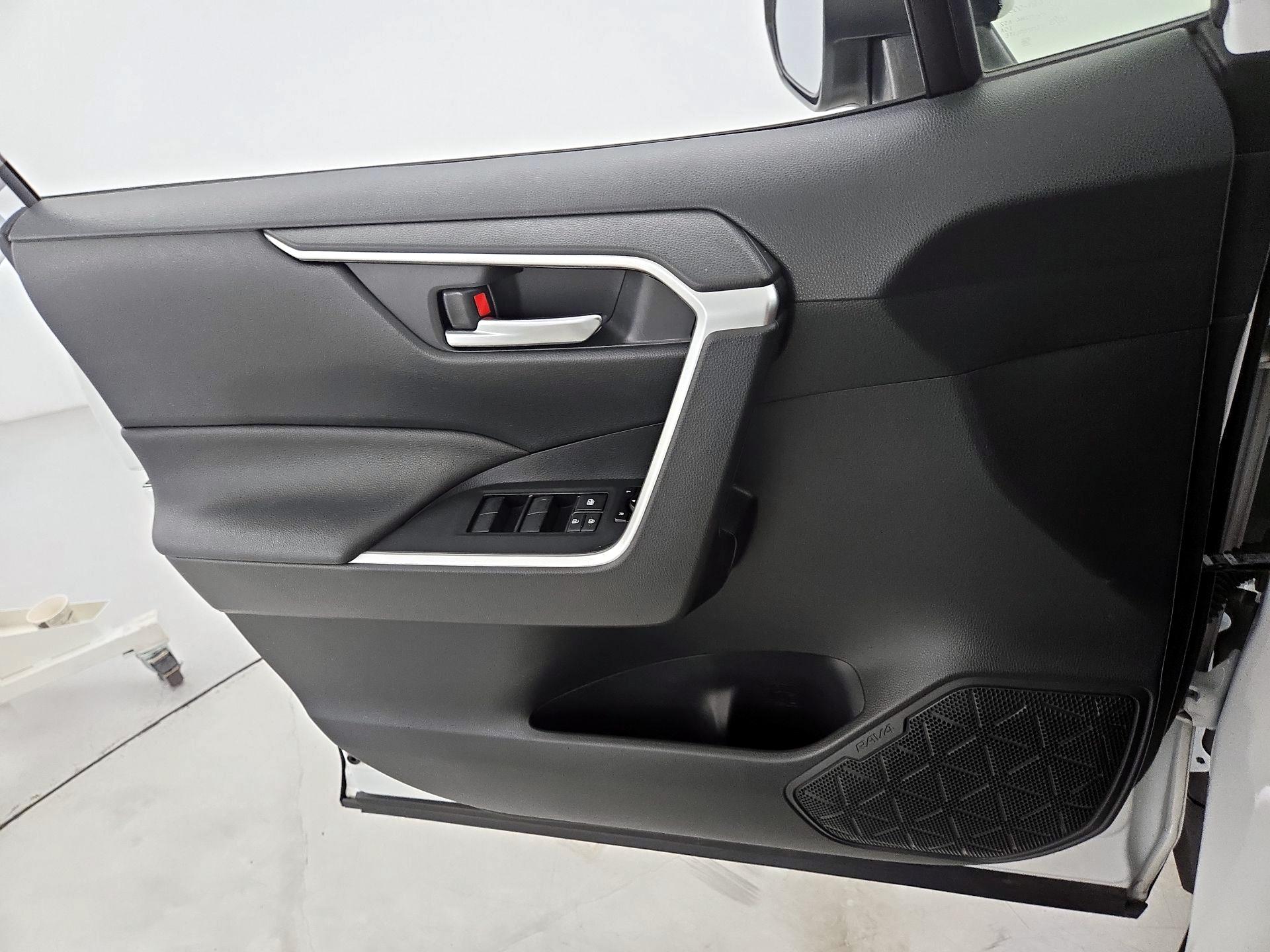 Thumbnail: 2019 Toyota RAV4 - 12
