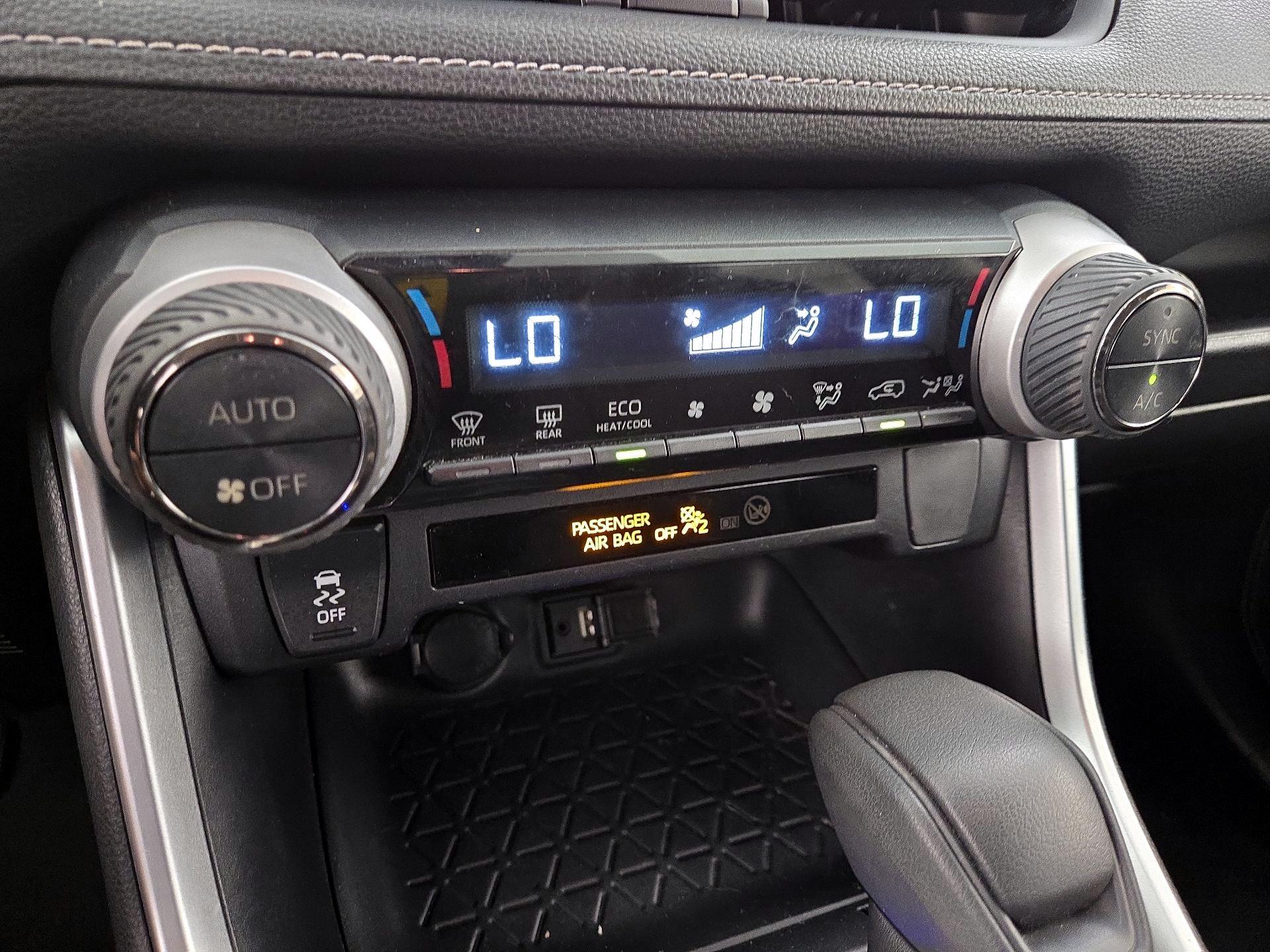 Thumbnail: 2019 Toyota RAV4 - 16