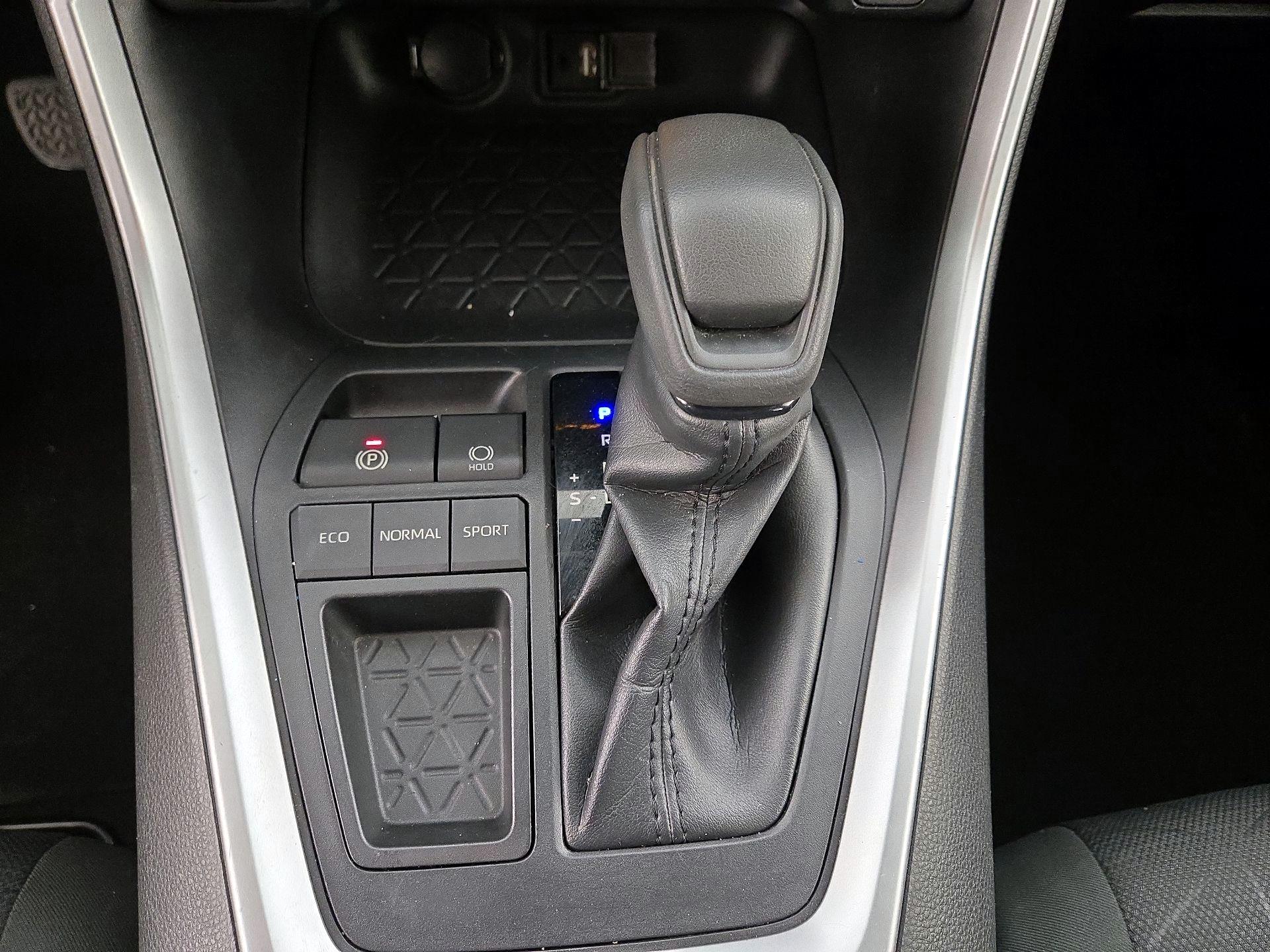 Thumbnail: 2019 Toyota RAV4 - 17