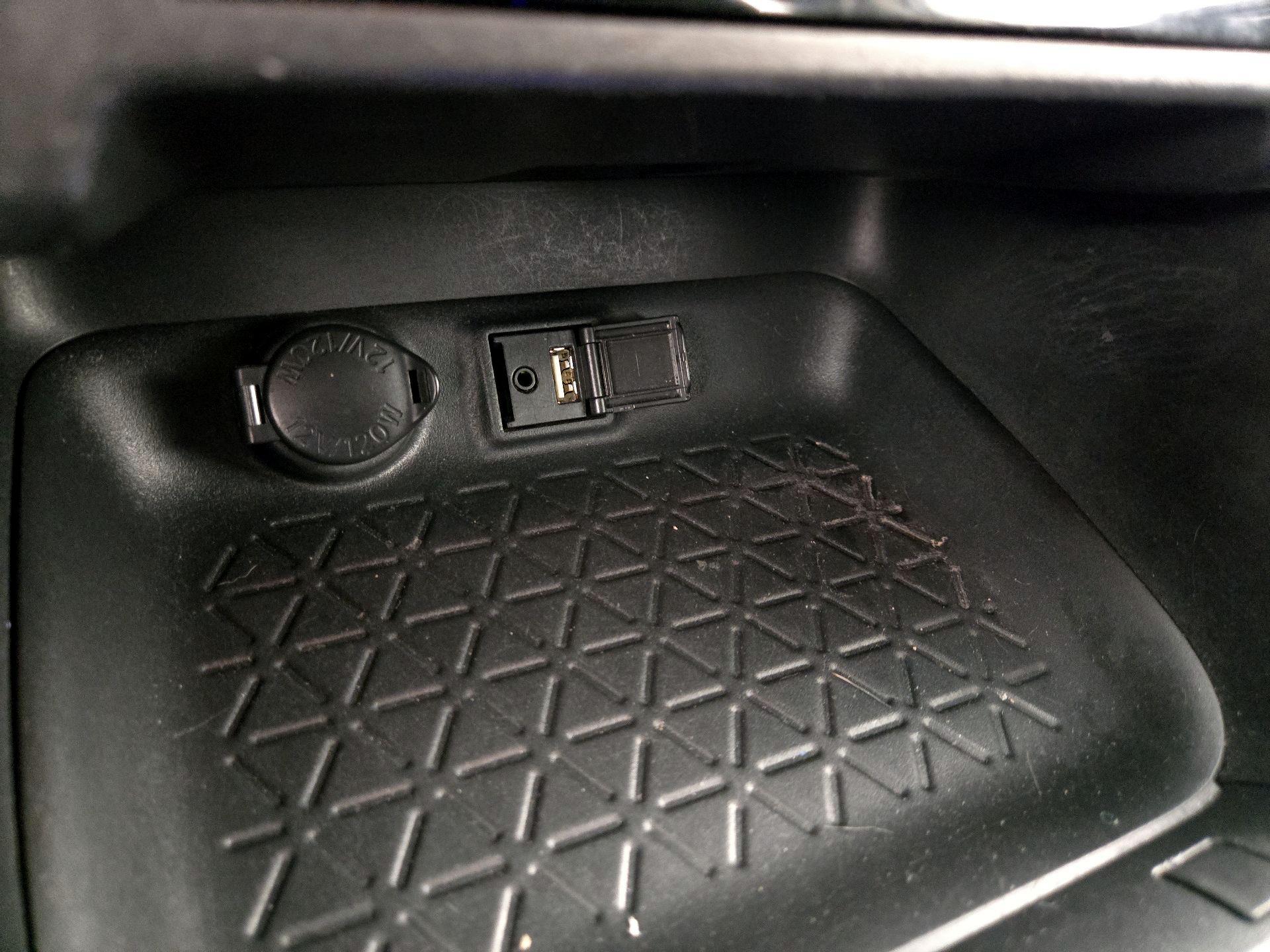 Thumbnail: 2019 Toyota RAV4 - 18