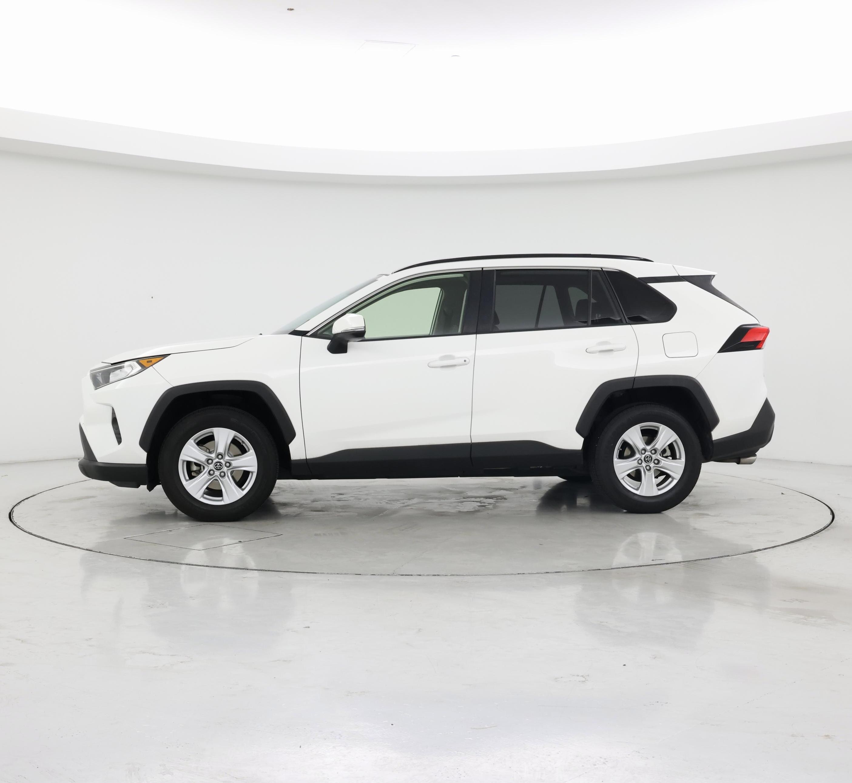 Thumbnail: 2019 Toyota RAV4 - 3