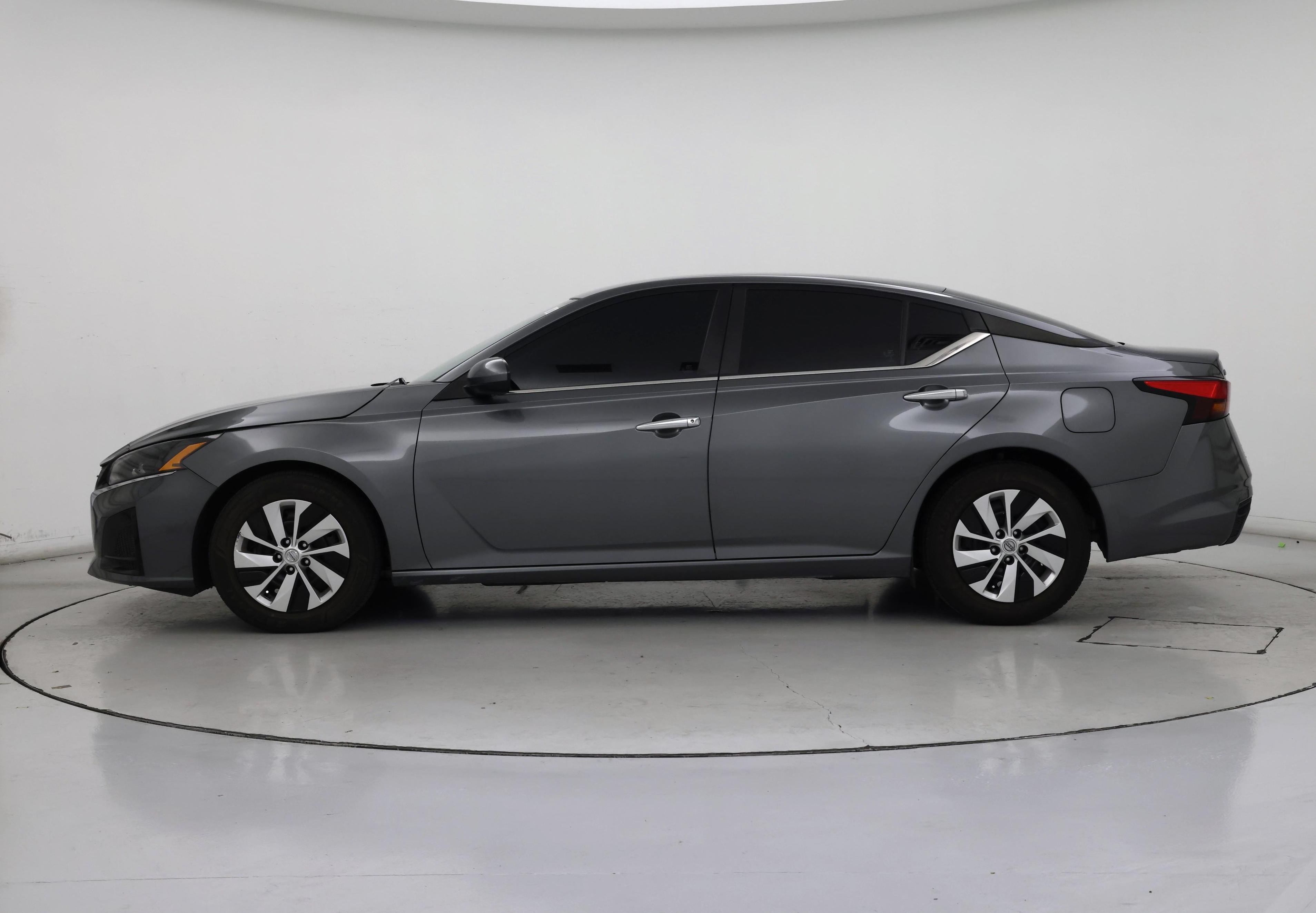 Thumbnail: 2023 Nissan Altima - 3