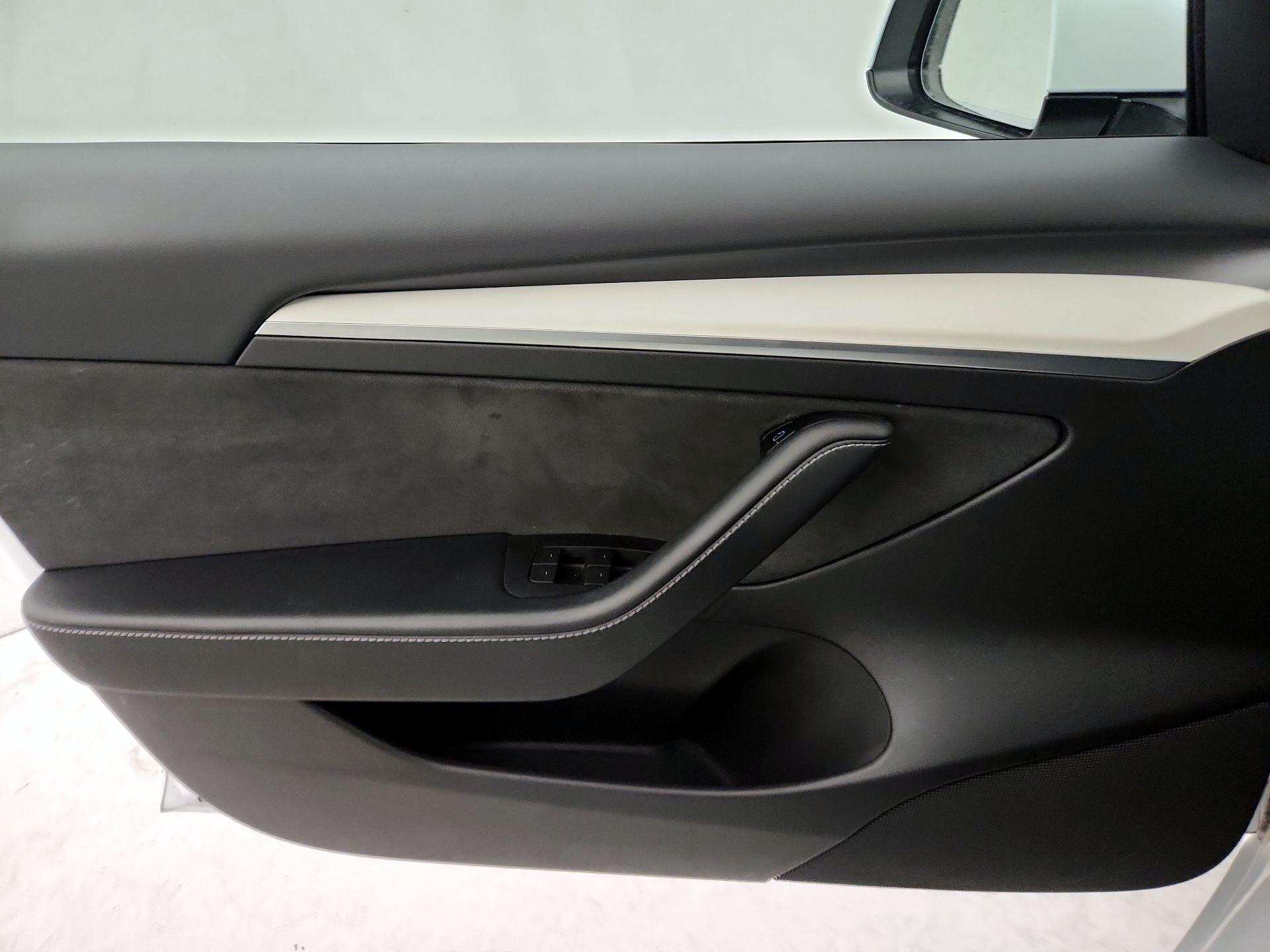 Thumbnail: 2022 Tesla Model 3 - 12