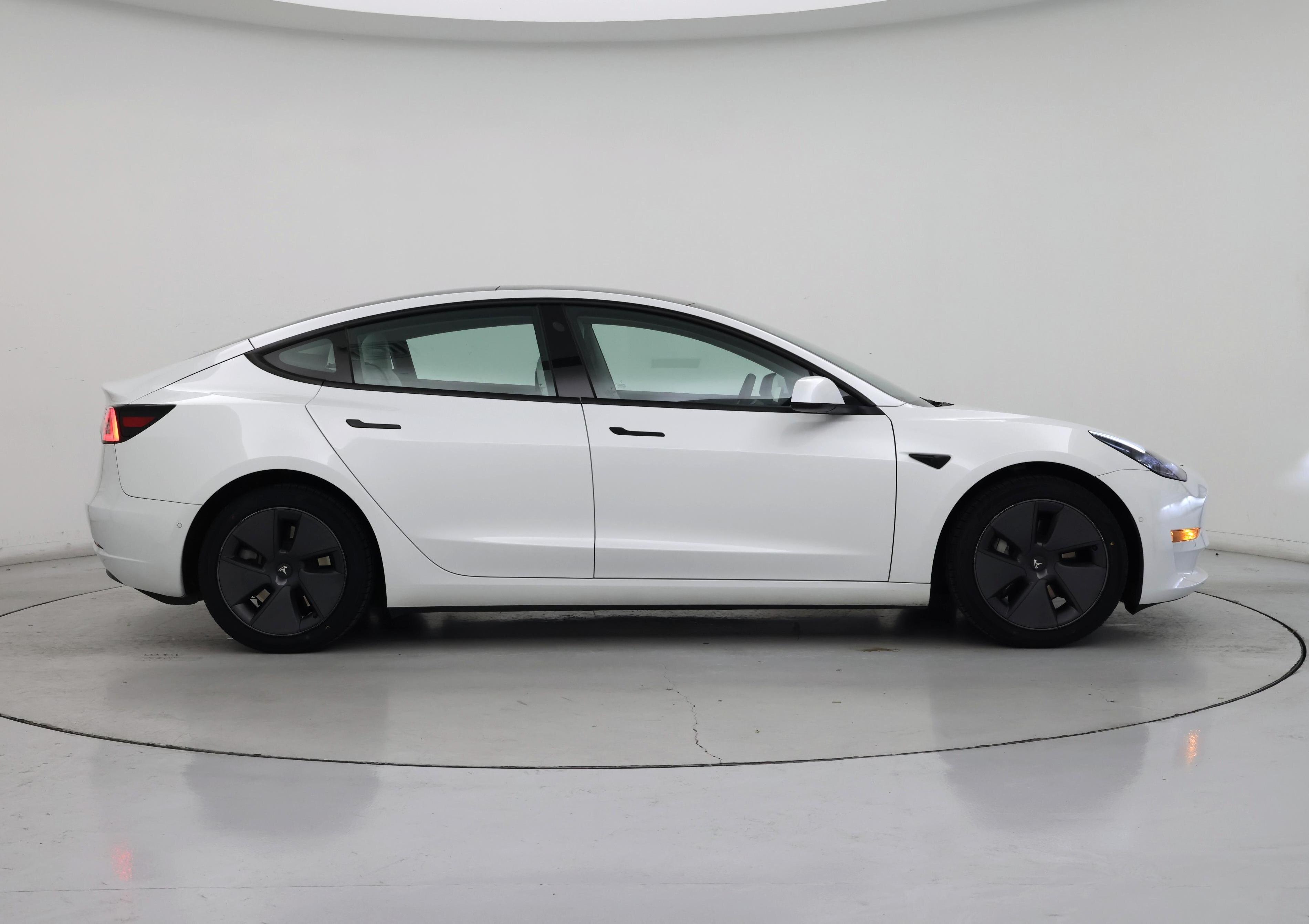 Thumbnail: 2022 Tesla Model 3 - 7
