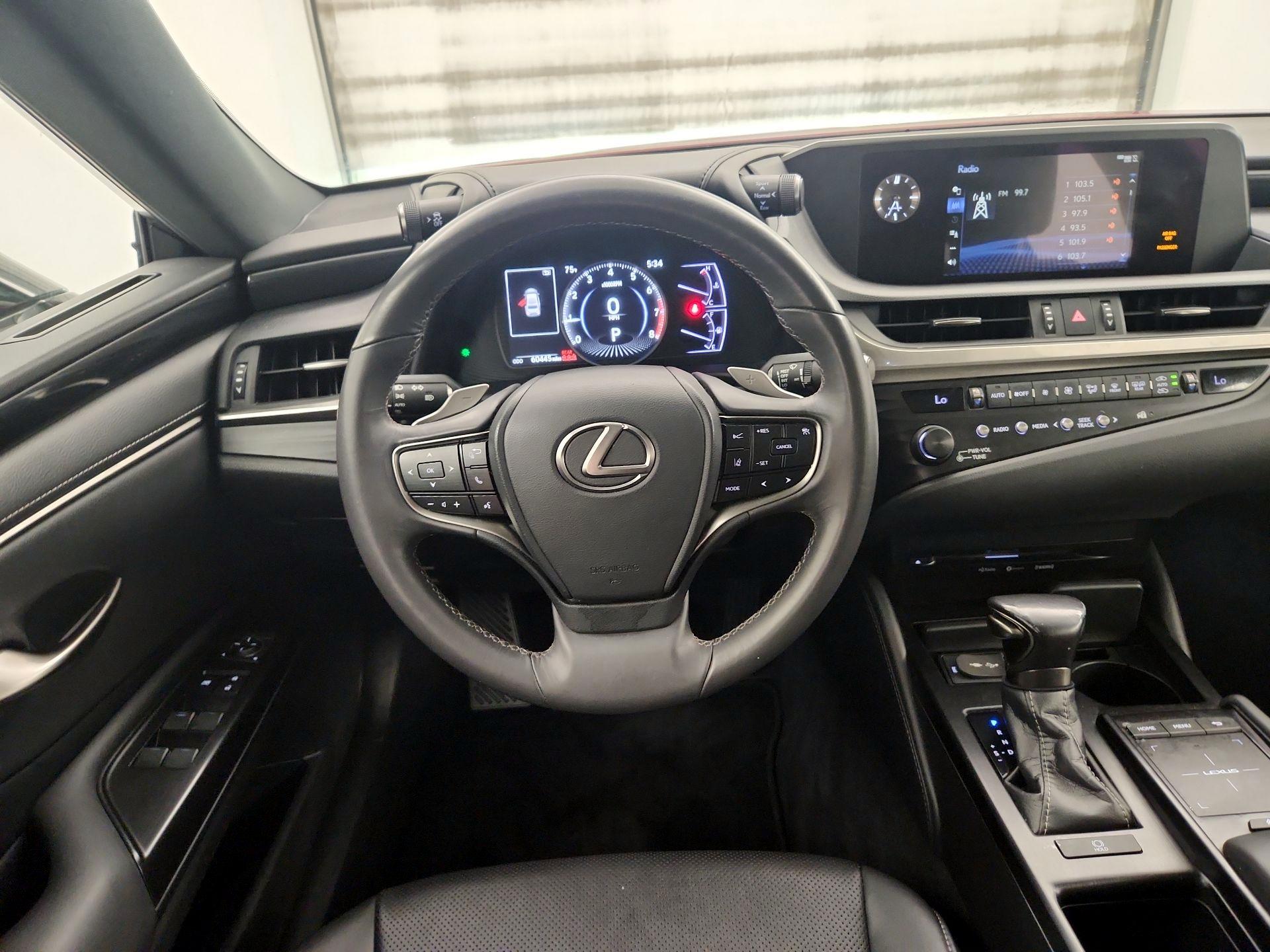 Thumbnail: 2019 Lexus ES - 10
