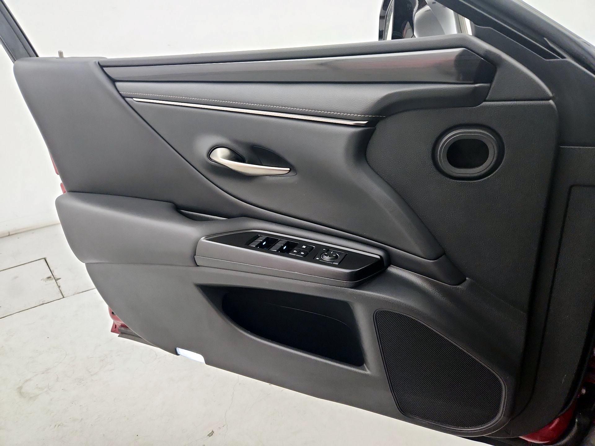 Thumbnail: 2019 Lexus ES - 12