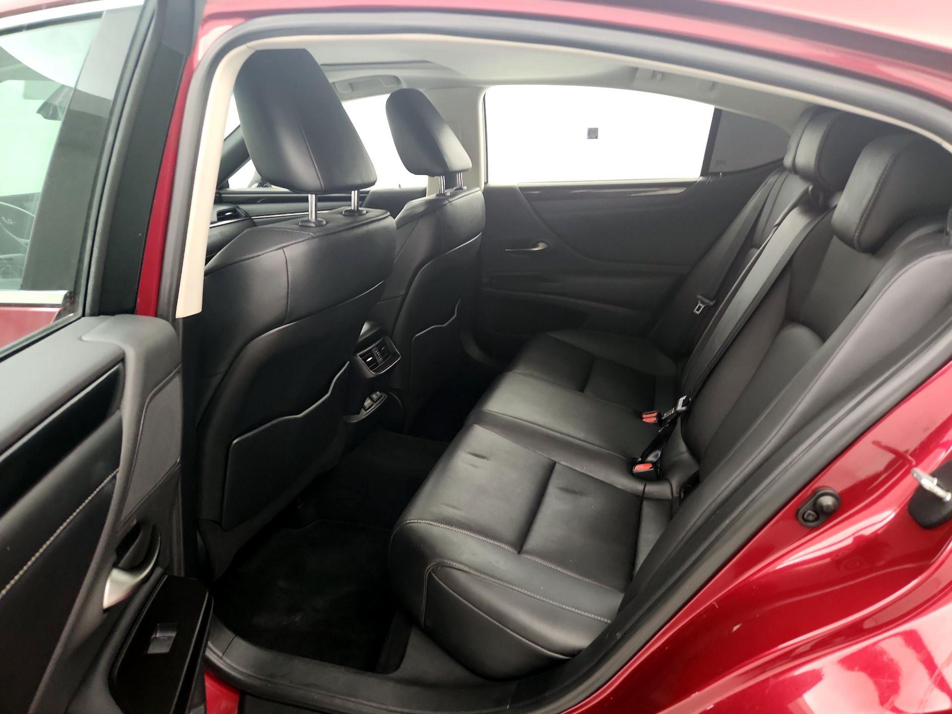 Thumbnail: 2019 Lexus ES - 19