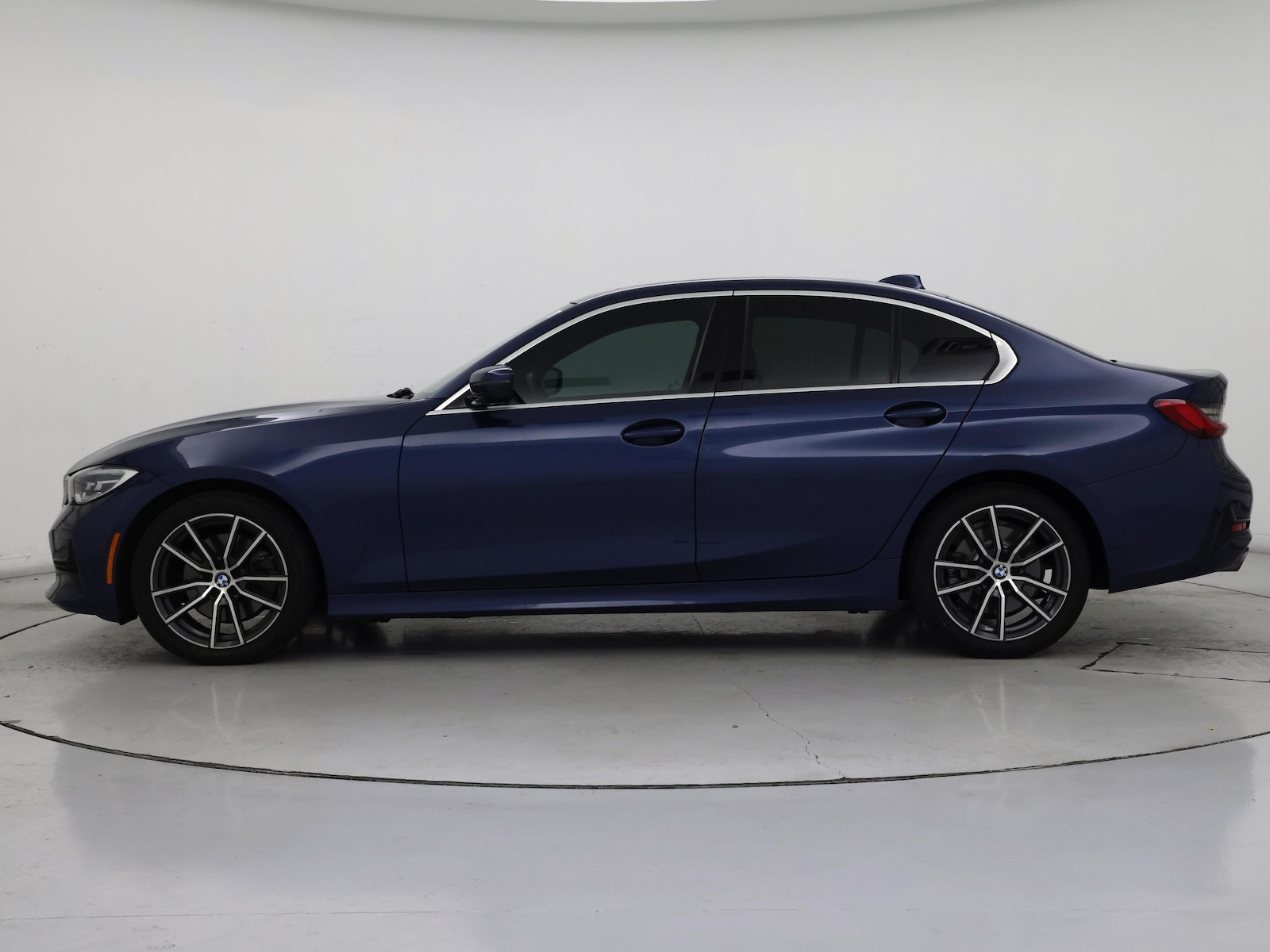 2021 BMW 3 Series 330i - Photo 4