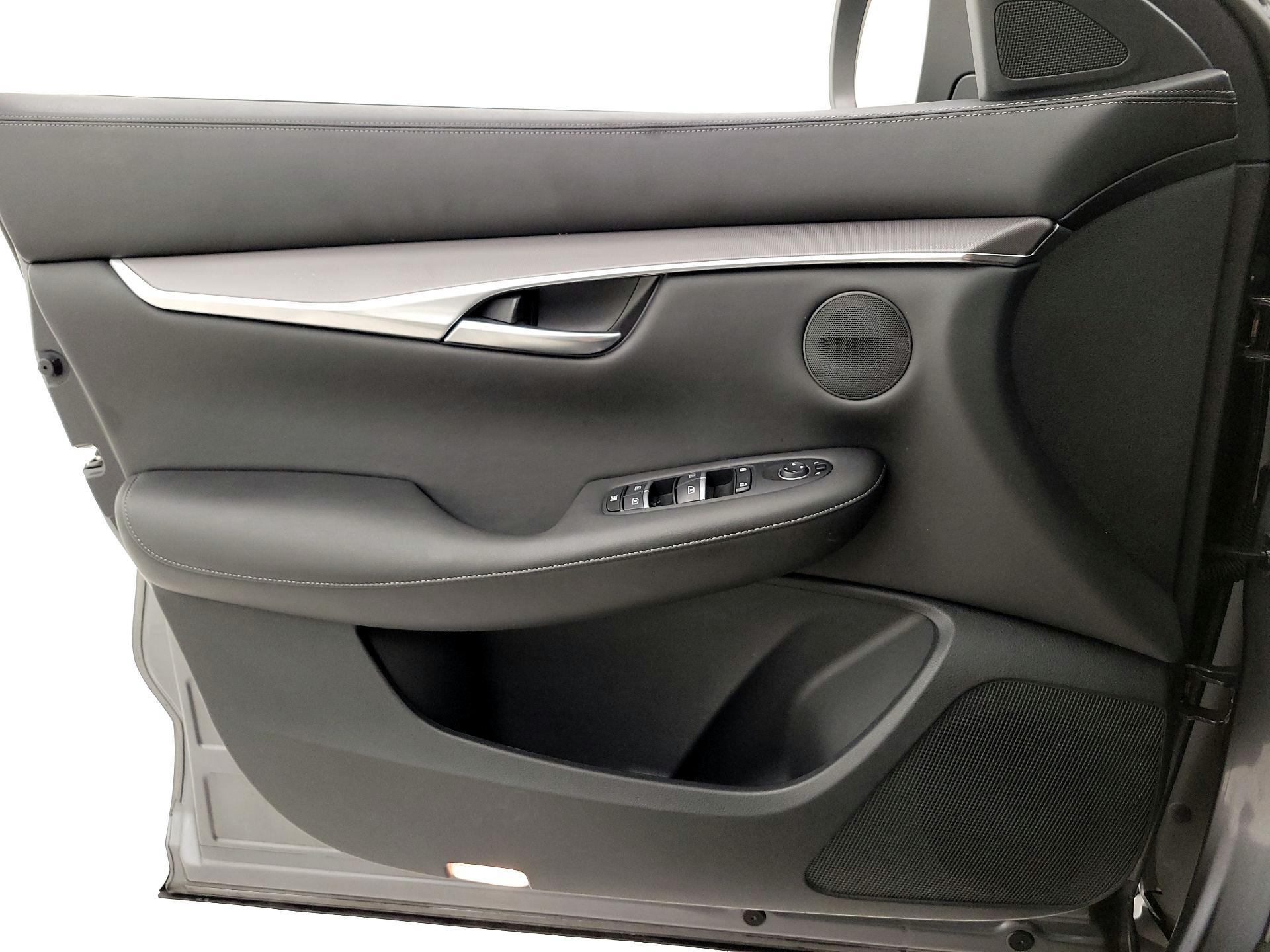 Thumbnail: 2022 INFINITI QX50 - 10