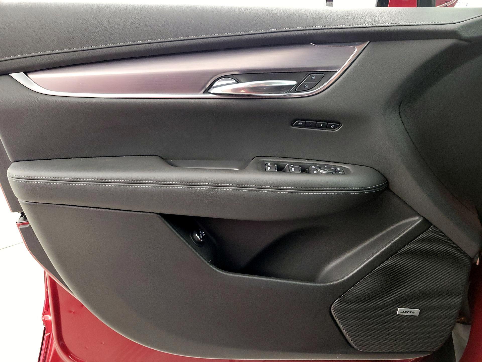 Thumbnail: 2022 Cadillac XT6 - 12