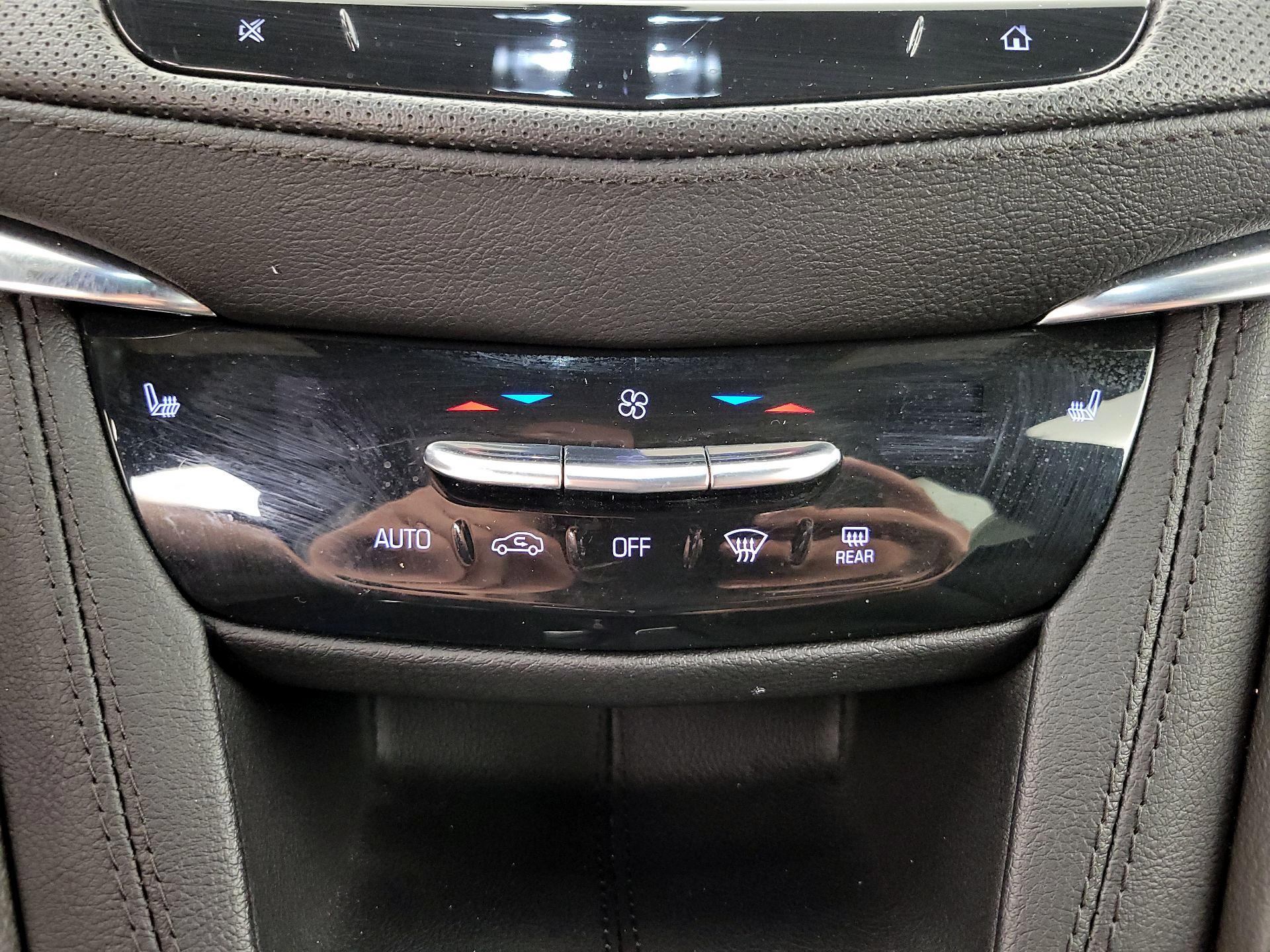 Thumbnail: 2022 Cadillac XT6 - 16