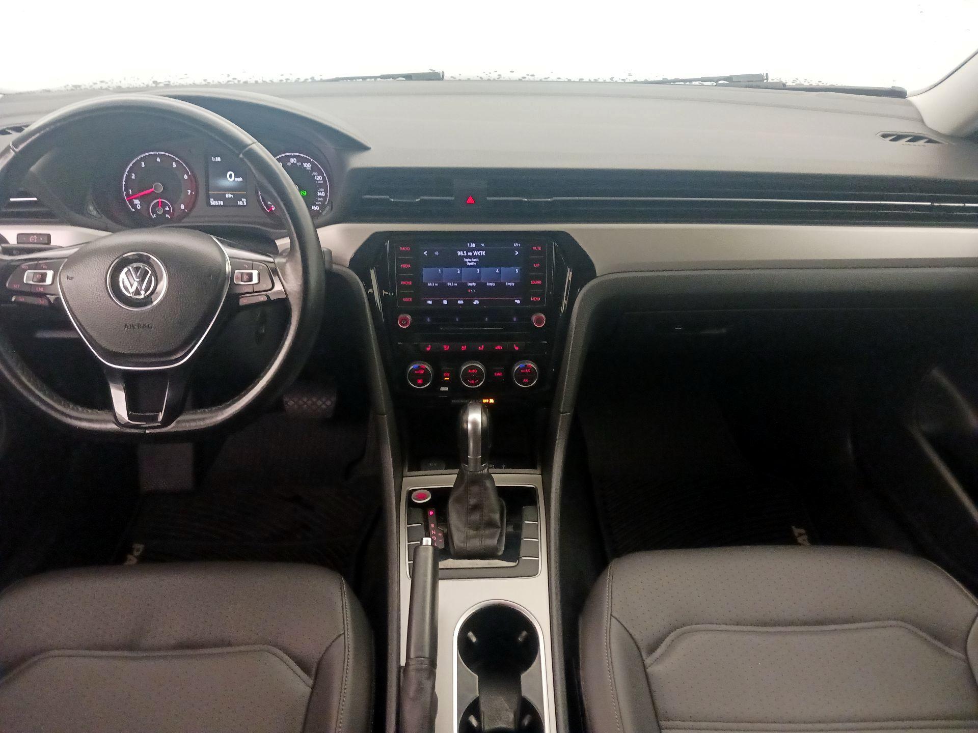 Thumbnail: 2020 Volkswagen Passat - 9