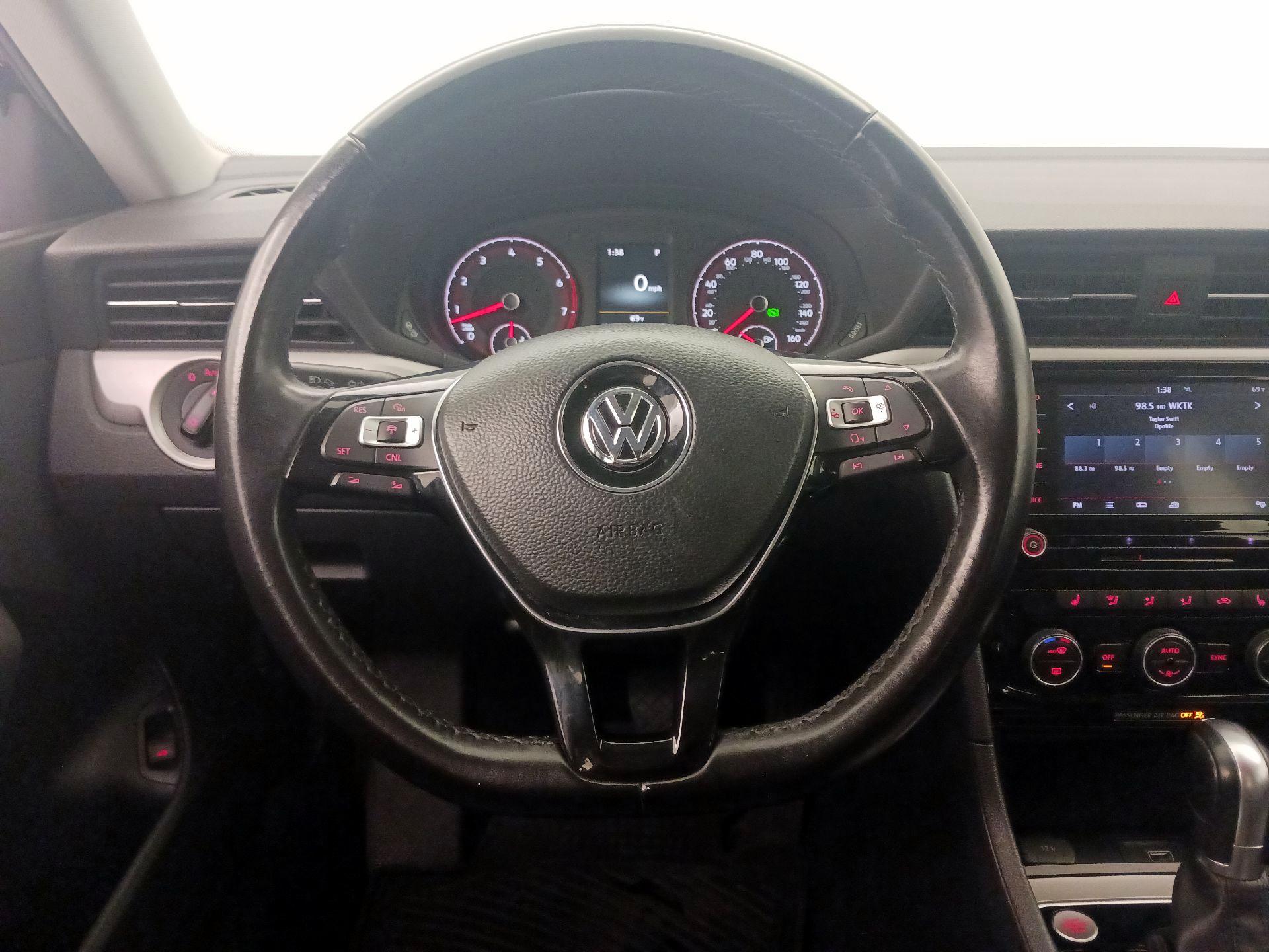 Thumbnail: 2020 Volkswagen Passat - 10