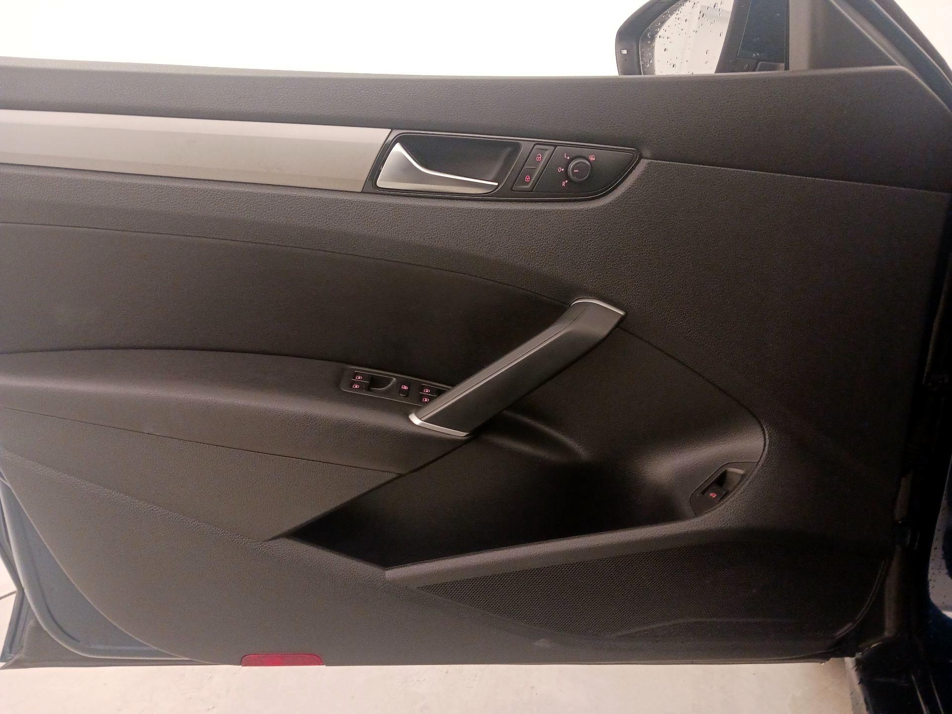 Thumbnail: 2020 Volkswagen Passat - 12