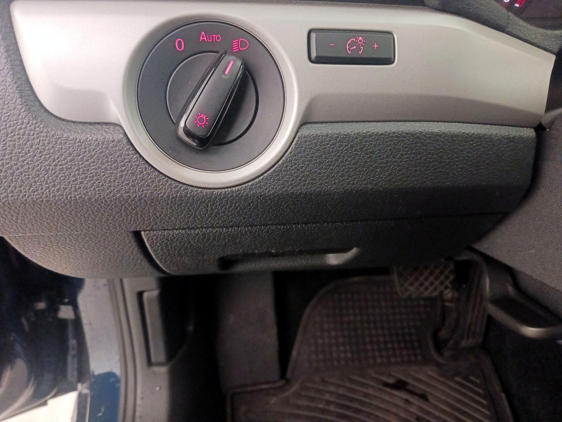 Thumbnail: 2020 Volkswagen Passat - 13