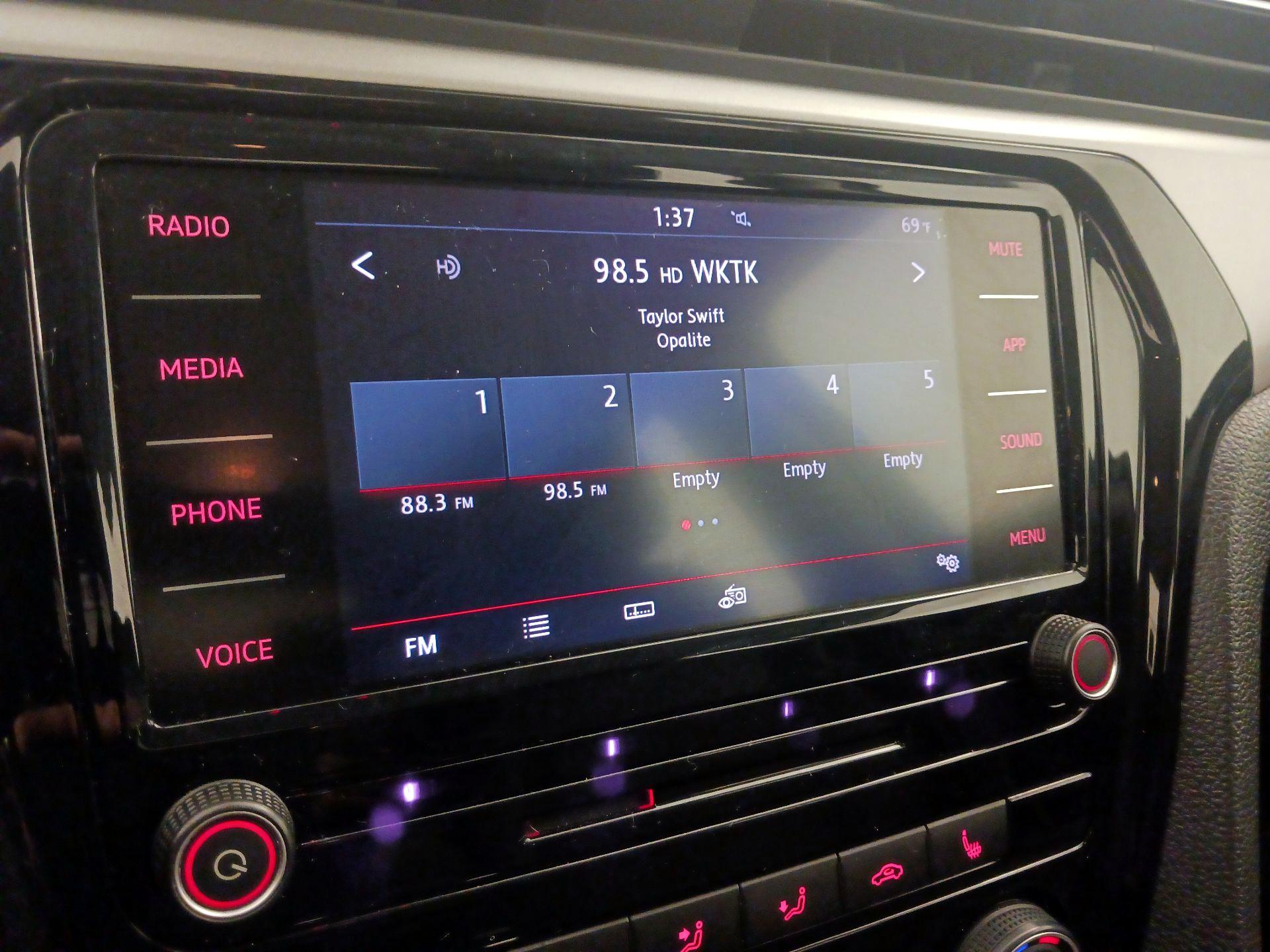 Thumbnail: 2020 Volkswagen Passat - 15