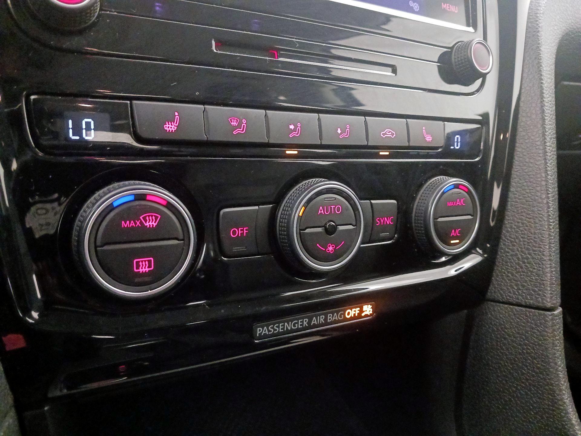 Thumbnail: 2020 Volkswagen Passat - 16