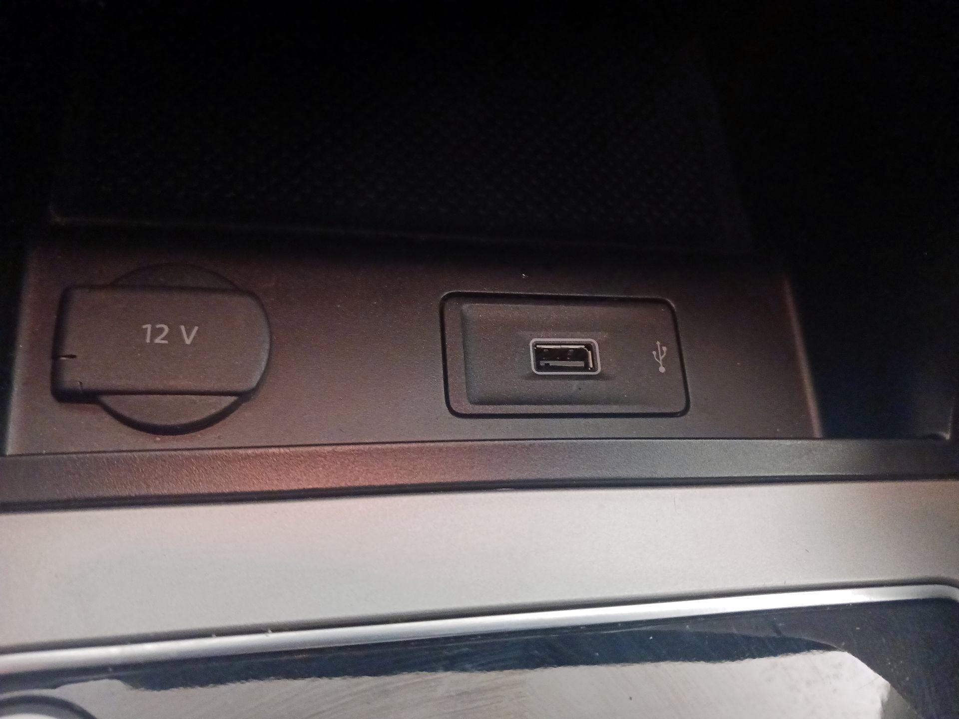 Thumbnail: 2020 Volkswagen Passat - 18