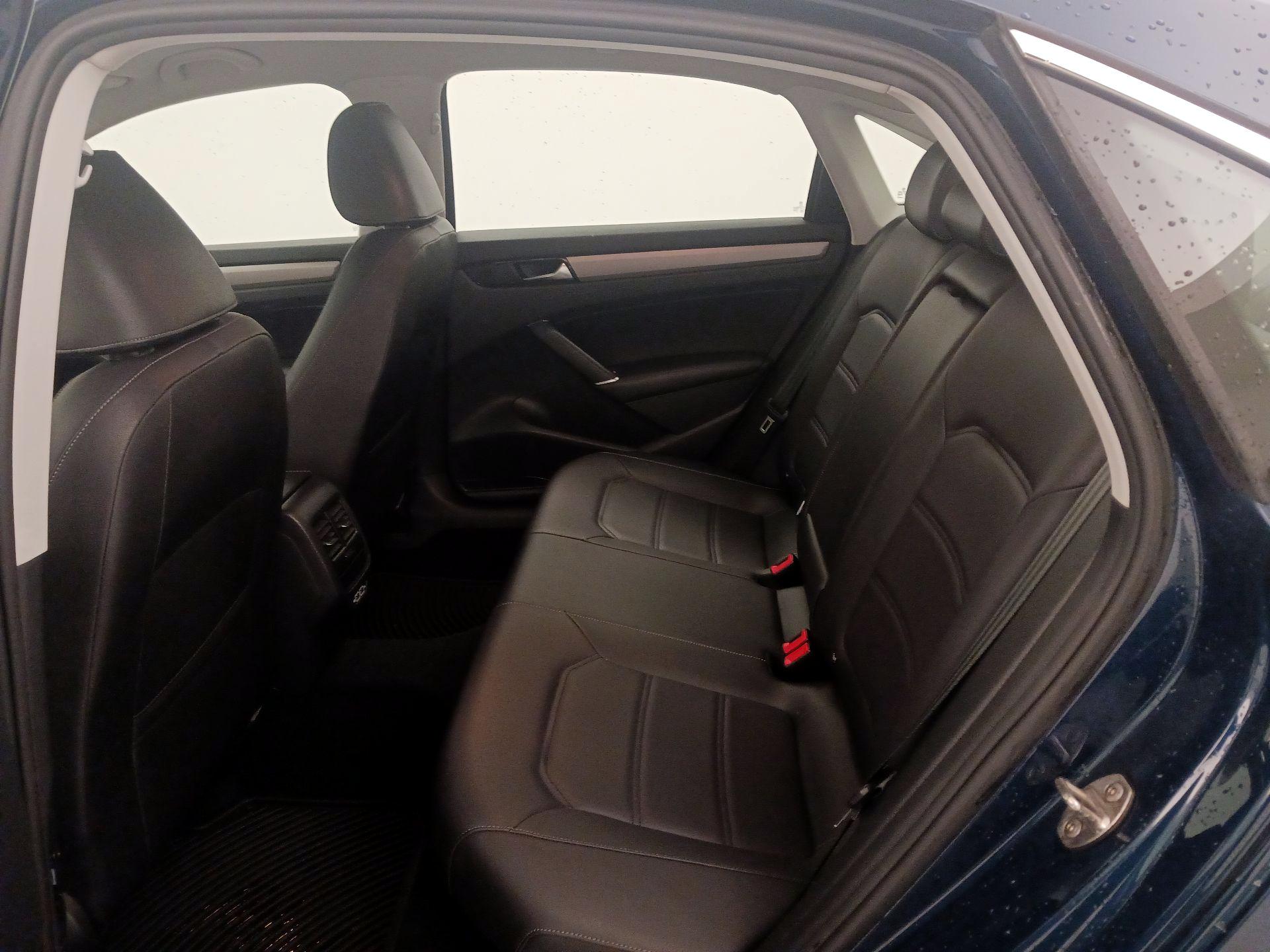 Thumbnail: 2020 Volkswagen Passat - 19