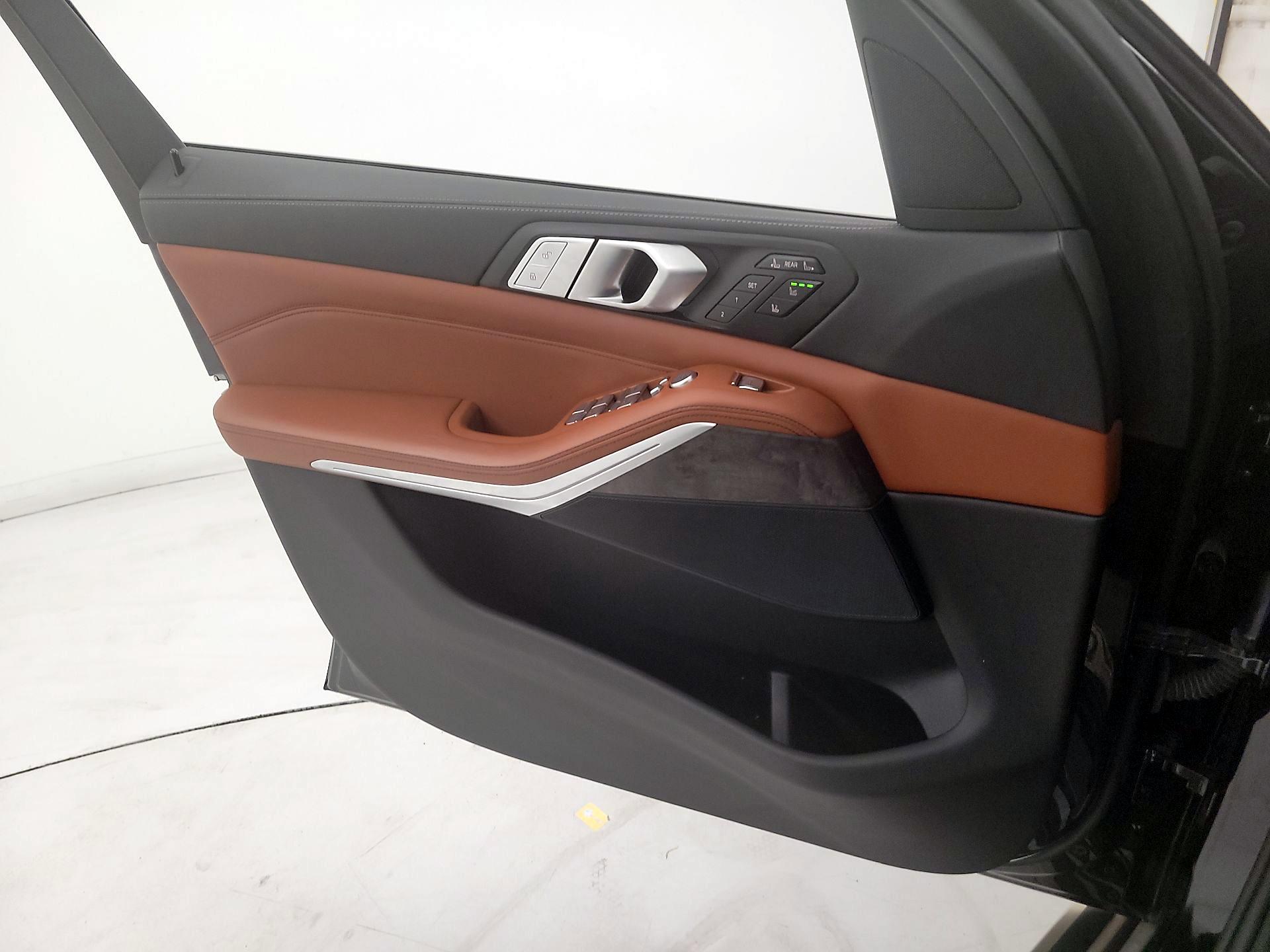 Thumbnail: 2022 BMW X7 - 10