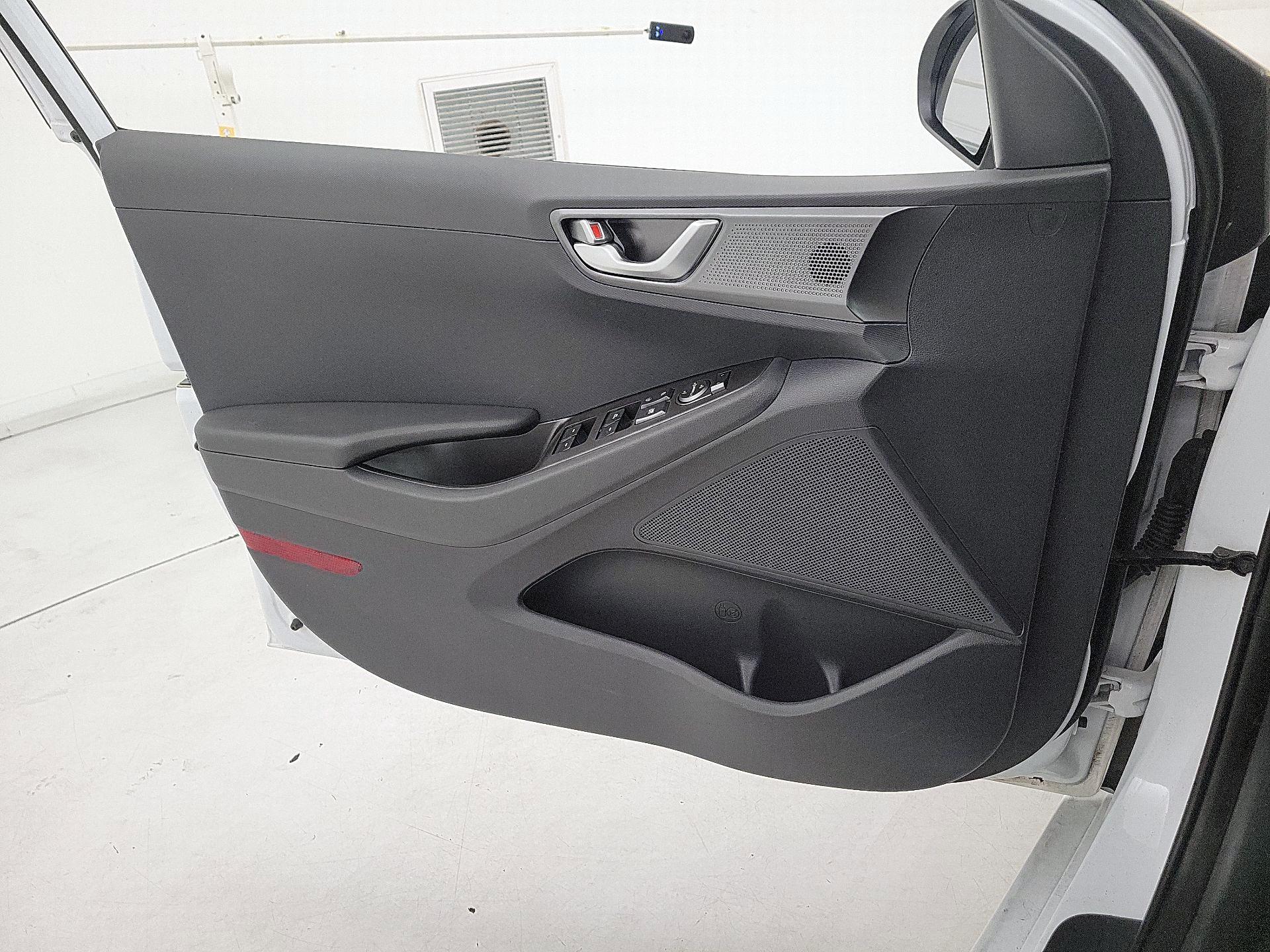 Thumbnail: 2020 Hyundai Ioniq - 10