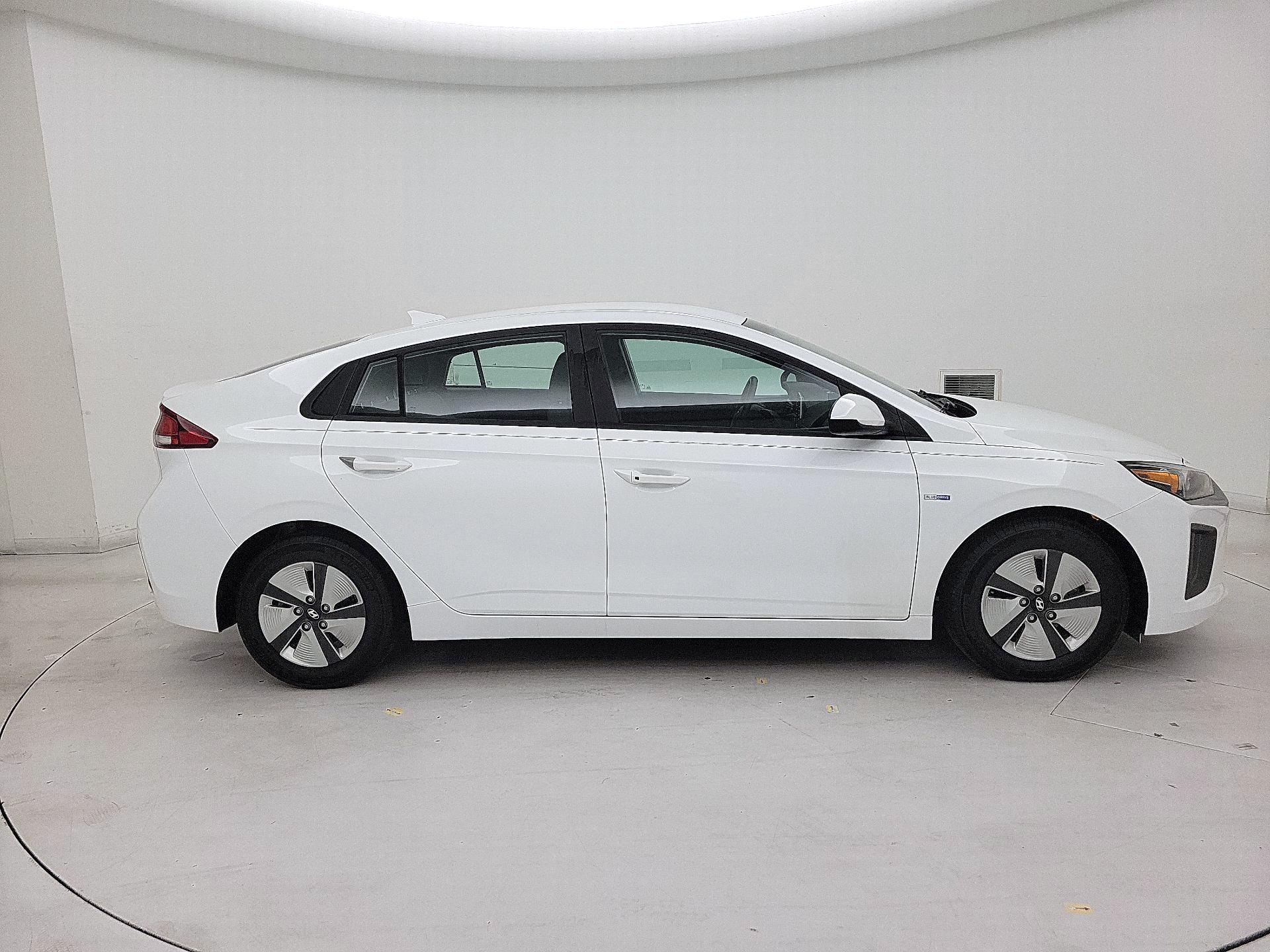 Thumbnail: 2020 Hyundai Ioniq - 4