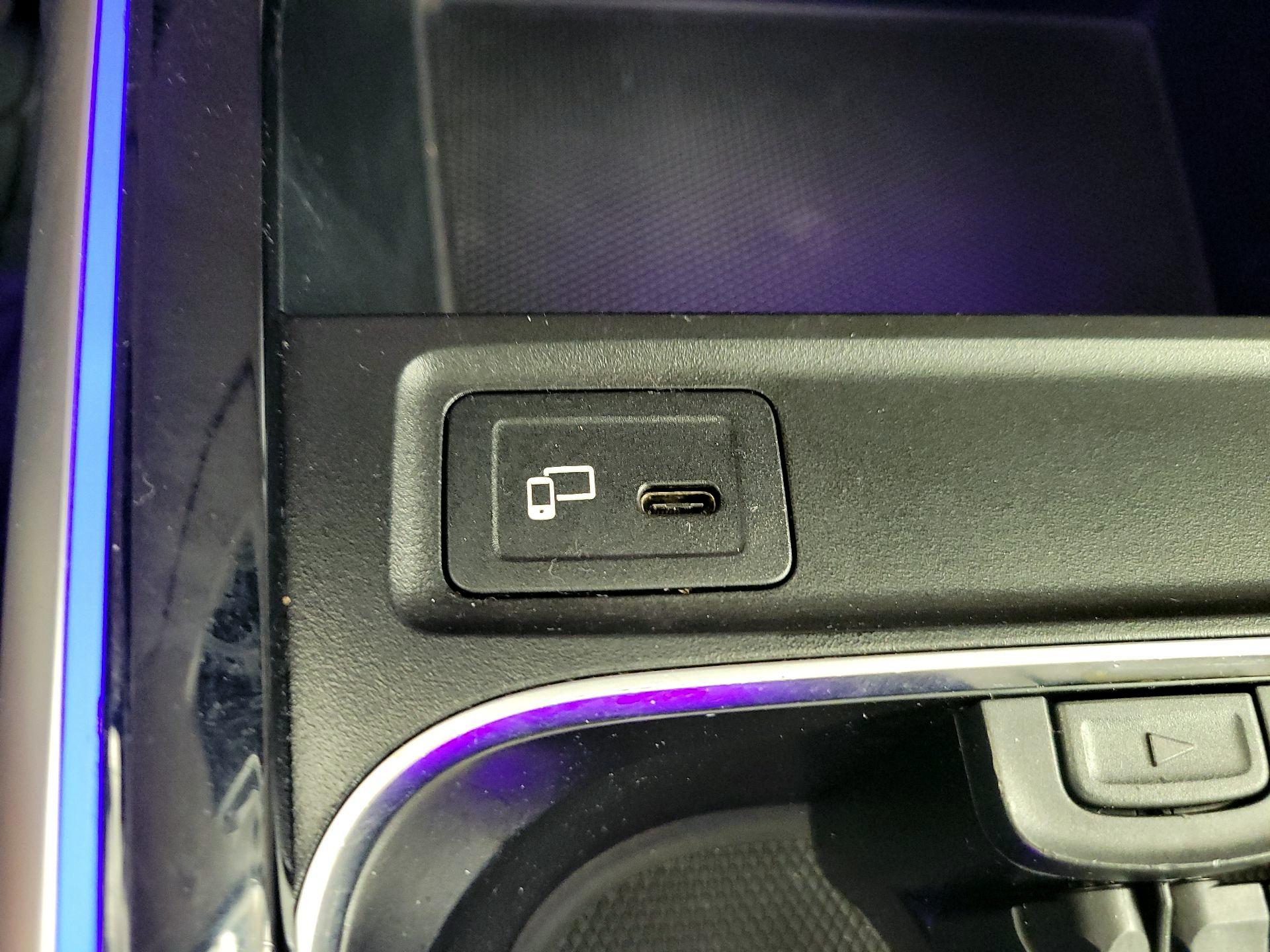 Thumbnail: 2022 Mercedes-Benz GLB - 16