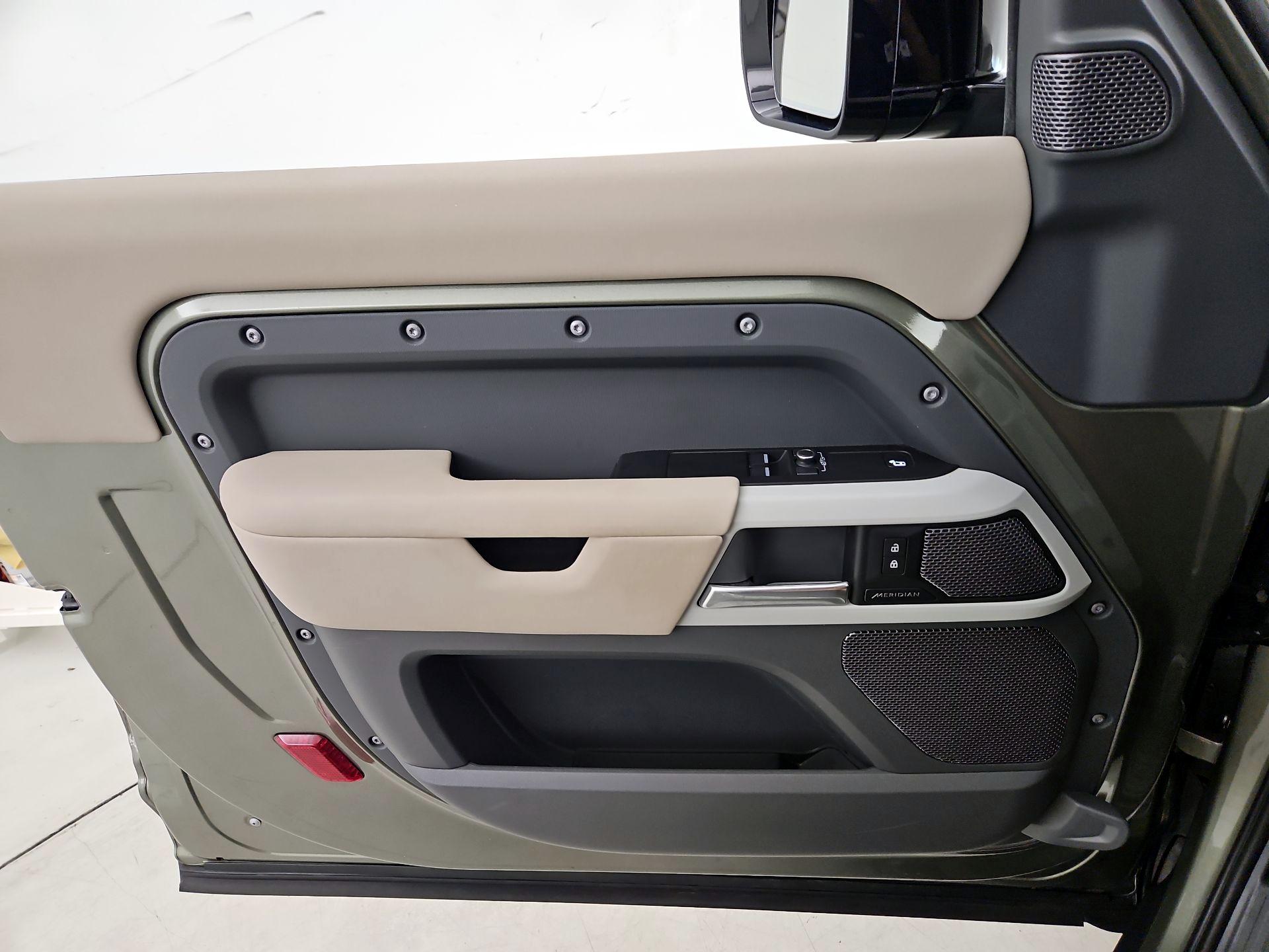 Thumbnail: 2022 Land Rover Defender - 12