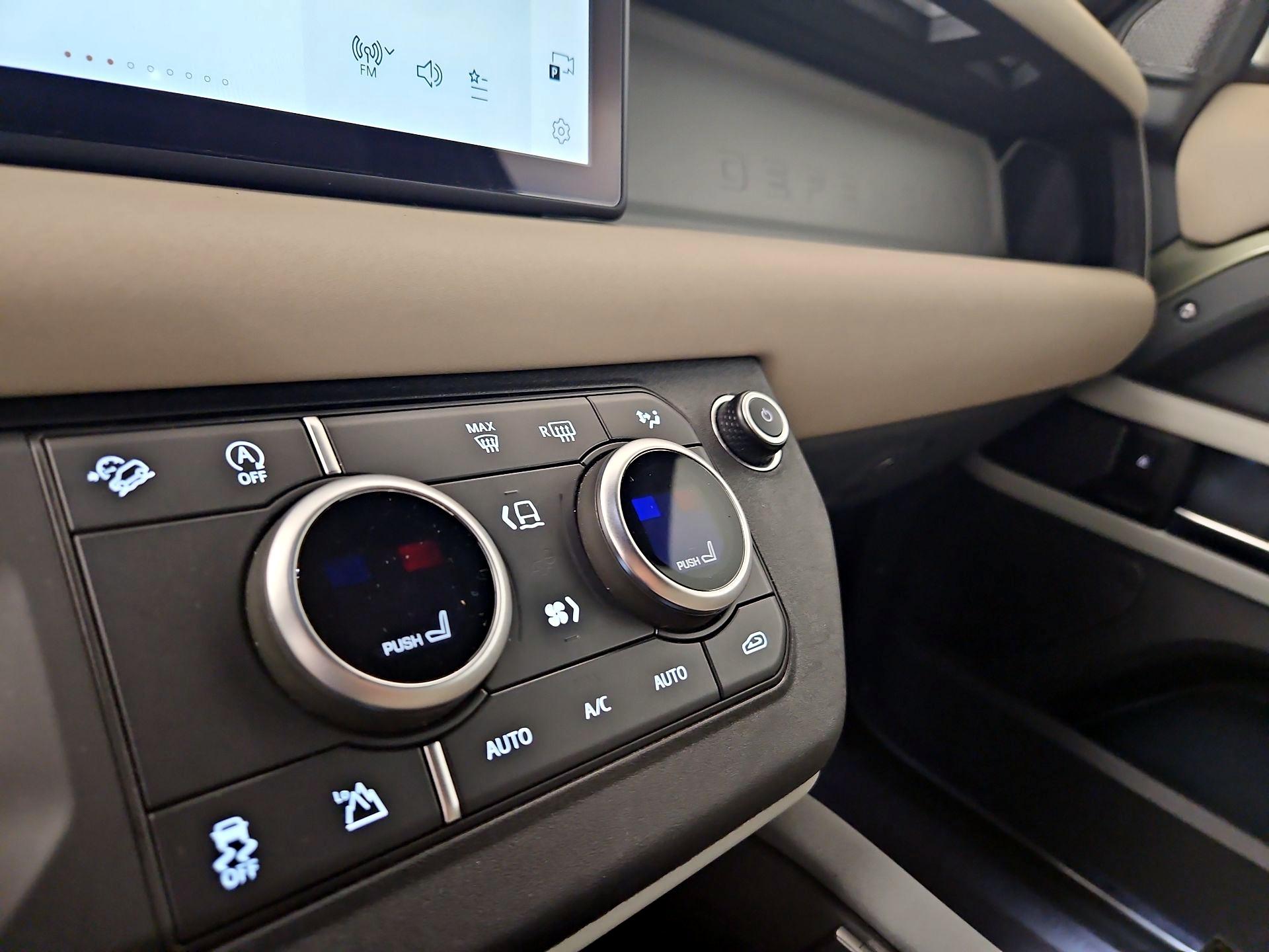 Thumbnail: 2022 Land Rover Defender - 17