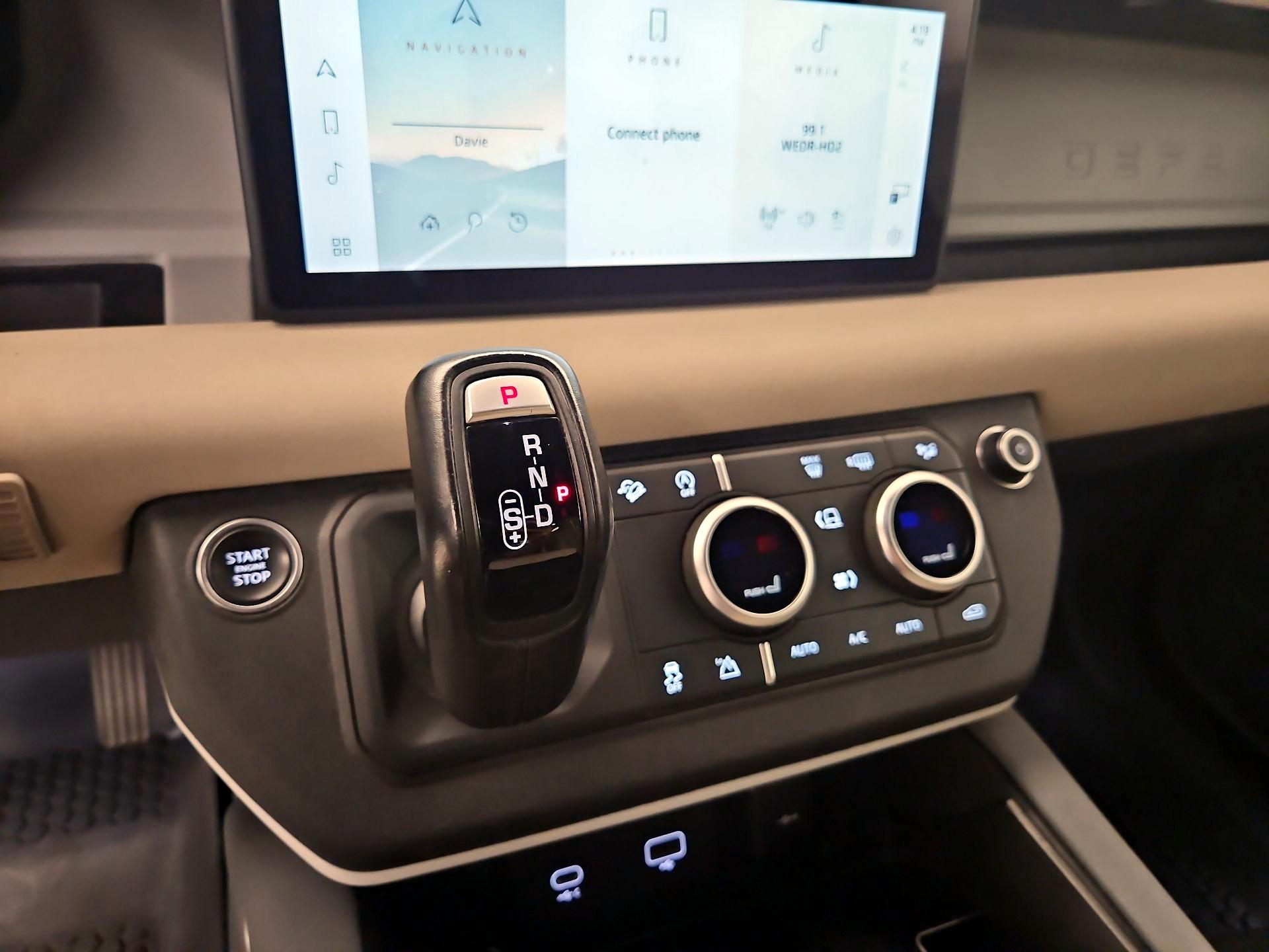 Thumbnail: 2022 Land Rover Defender - 18