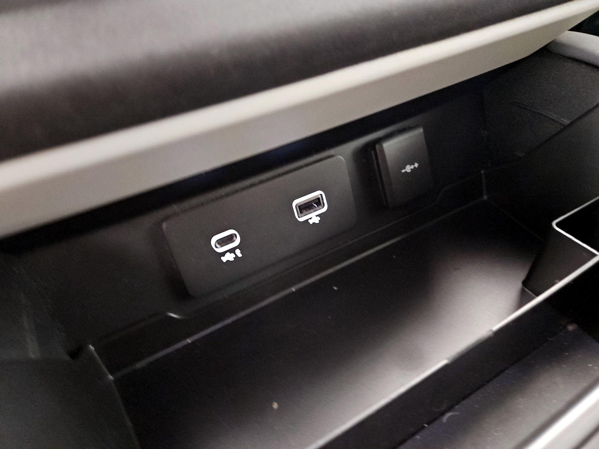 Thumbnail: 2022 Land Rover Defender - 19