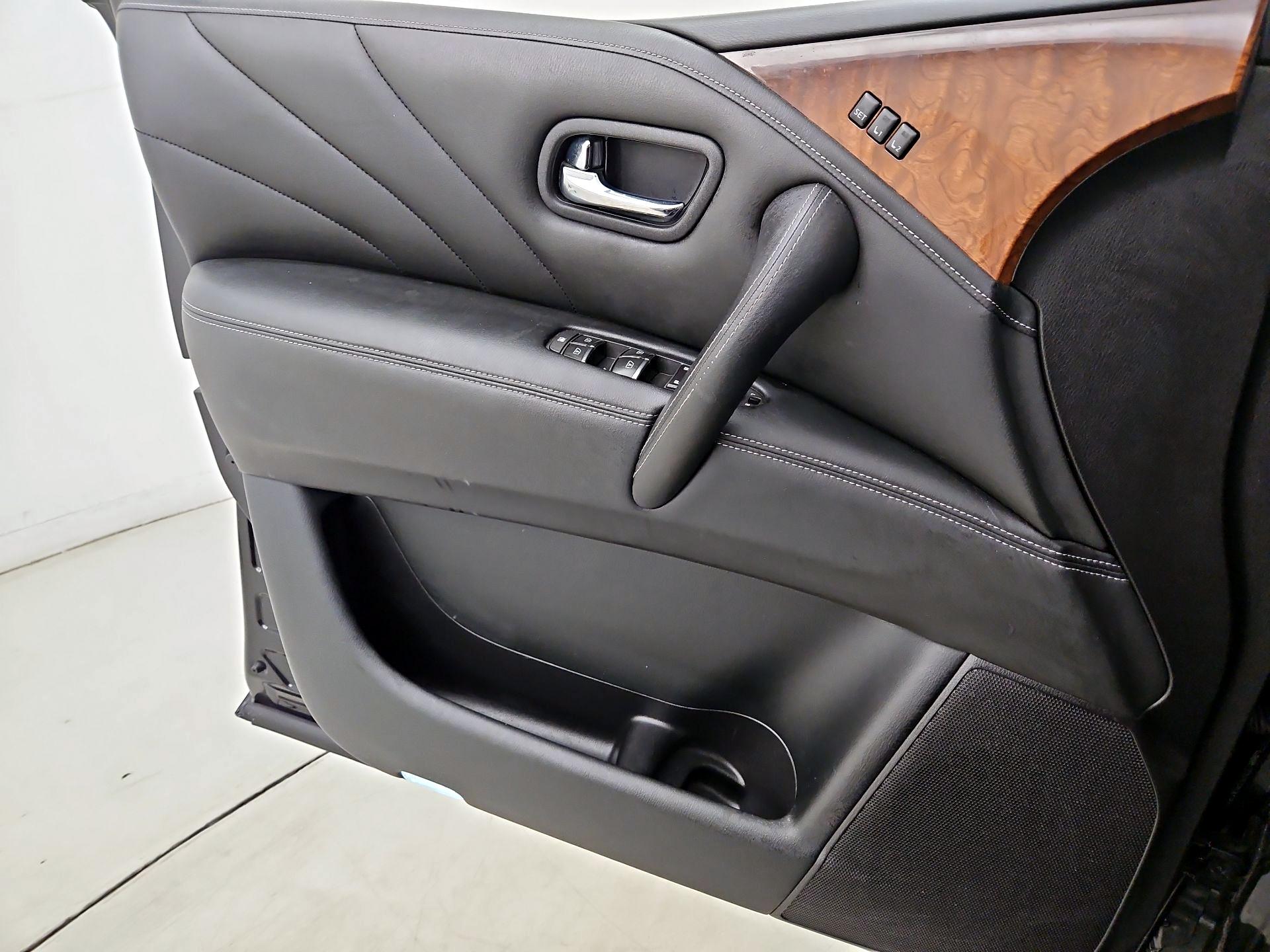 Thumbnail: 2017 INFINITI QX80 - 12