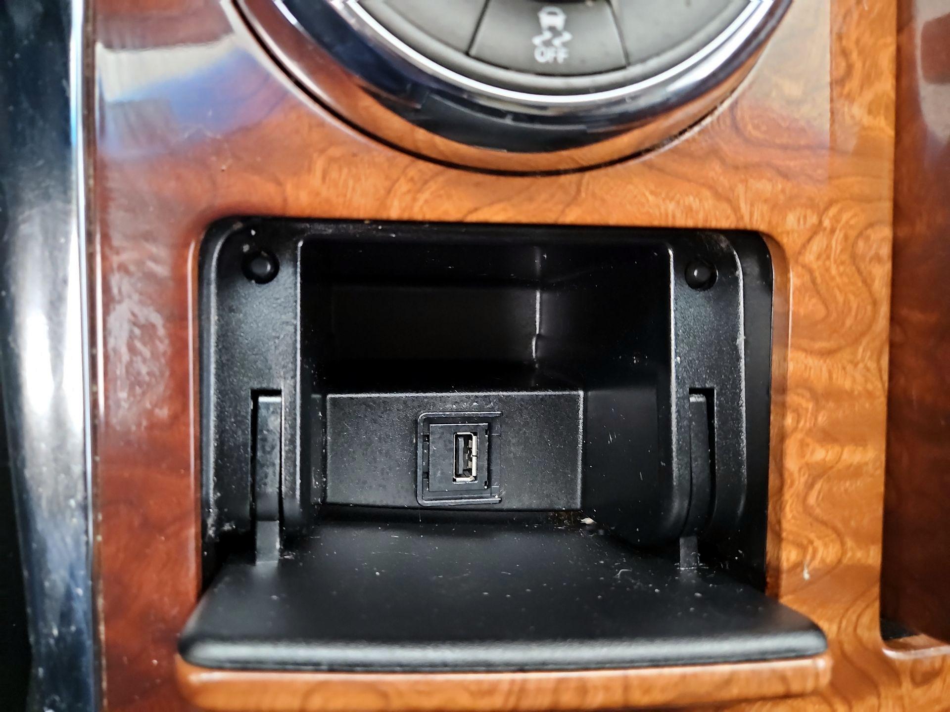 Thumbnail: 2017 INFINITI QX80 - 19