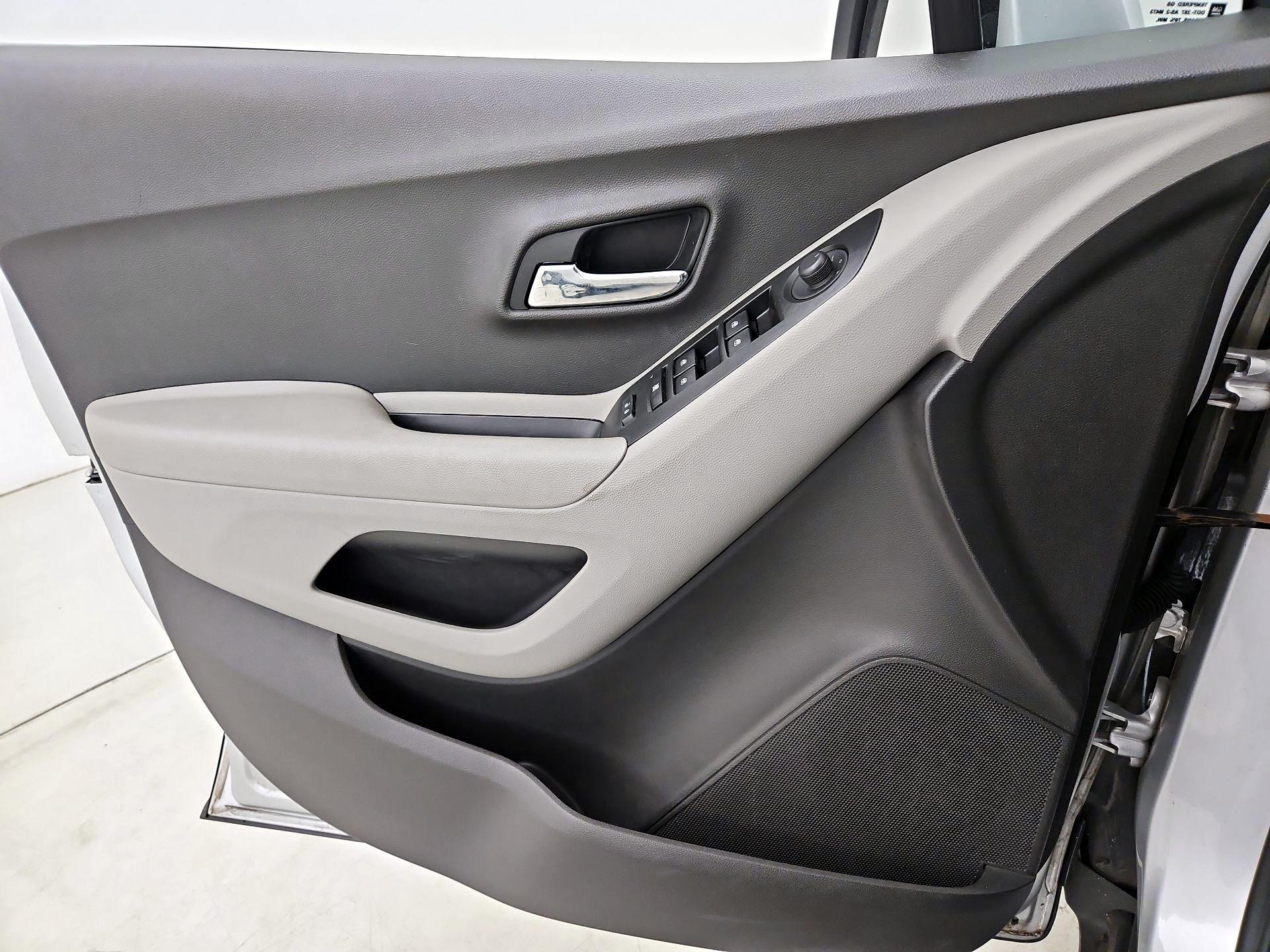 Thumbnail: 2016 Chevrolet Trax - 12