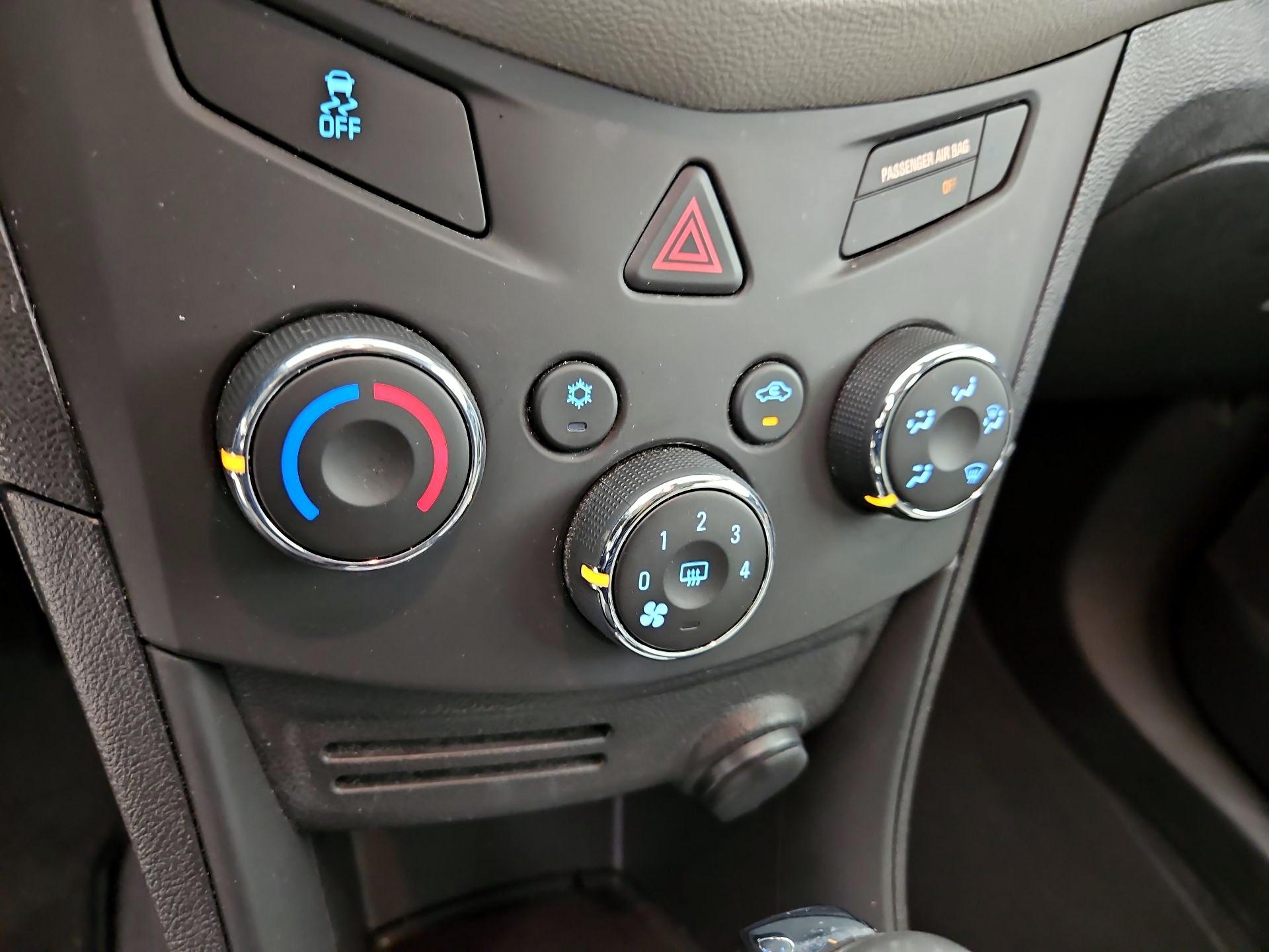 Thumbnail: 2016 Chevrolet Trax - 16