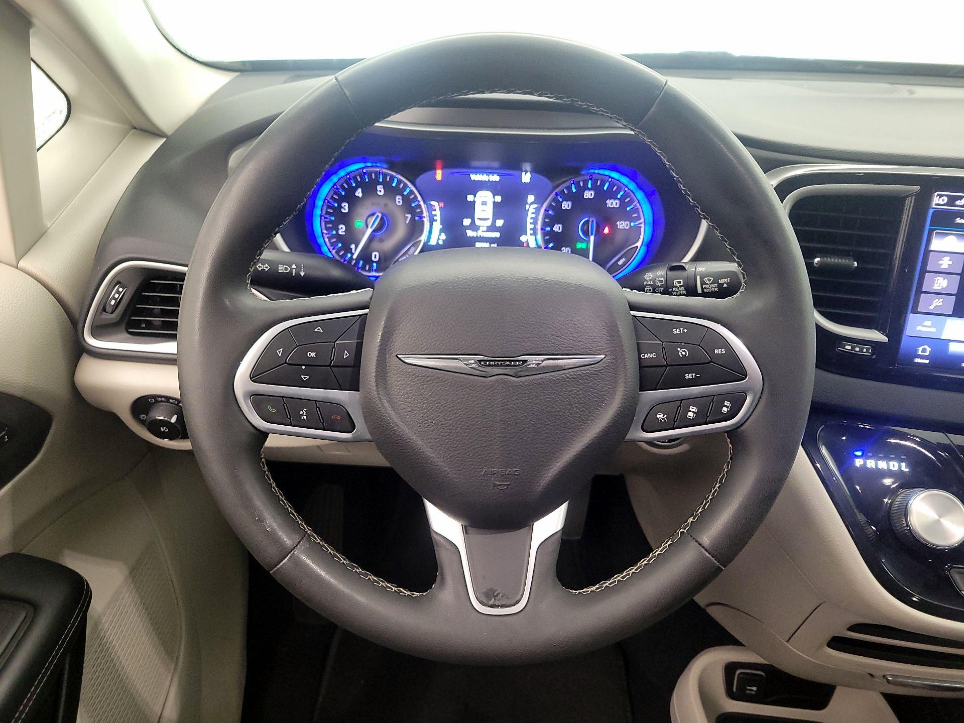 Thumbnail: 2023 Chrysler Pacifica - 10