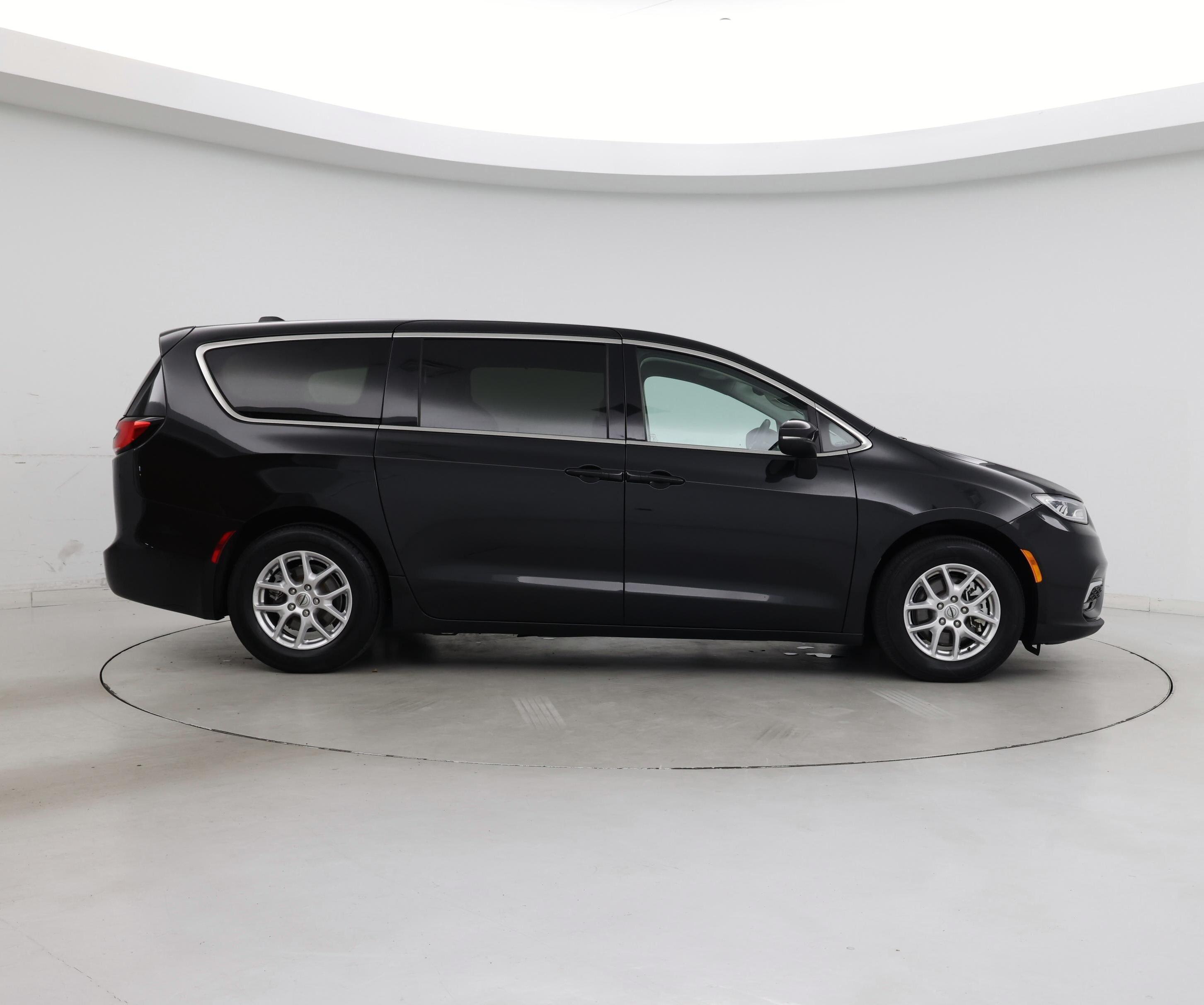 Thumbnail: 2023 Chrysler Pacifica - 7