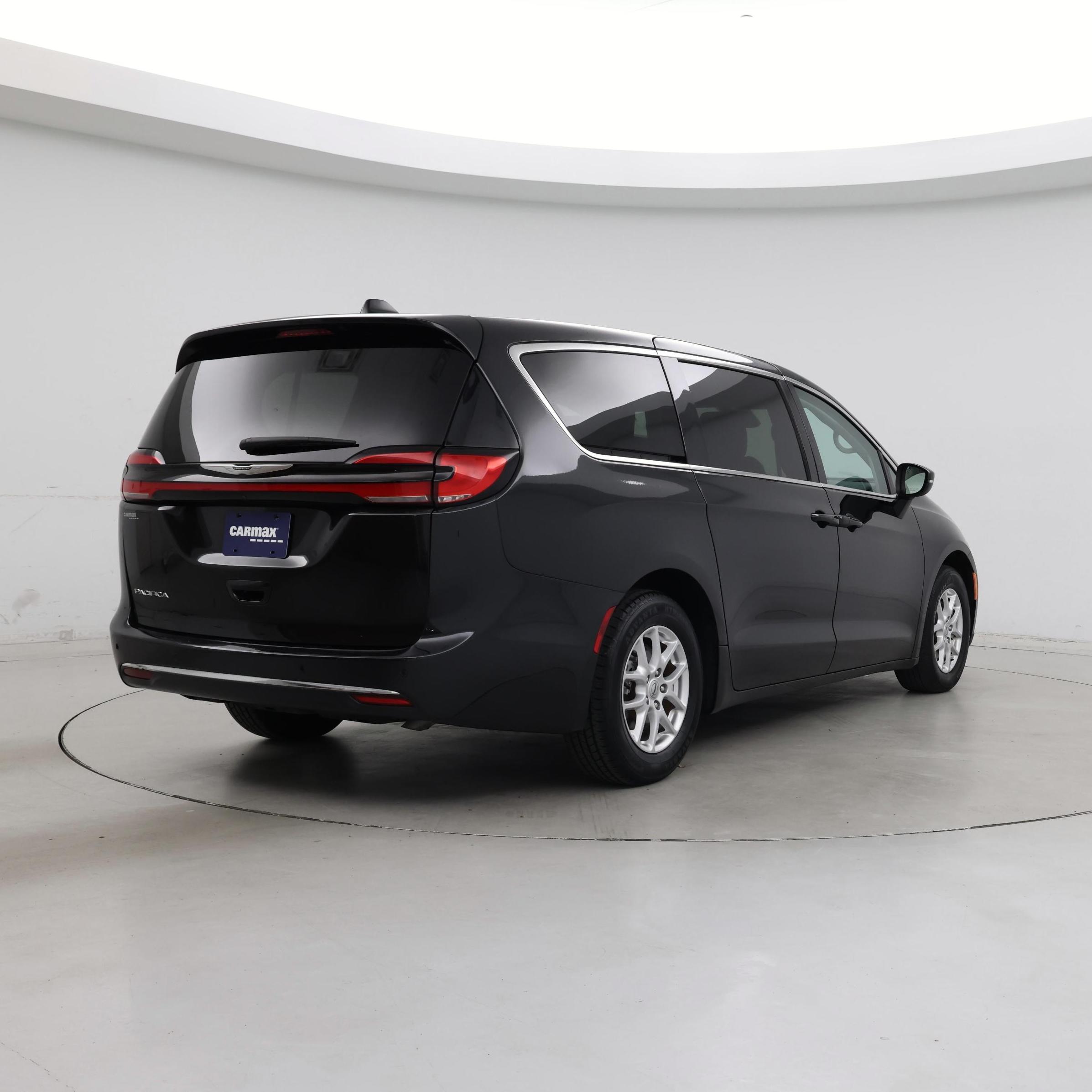 Thumbnail: 2023 Chrysler Pacifica - 8