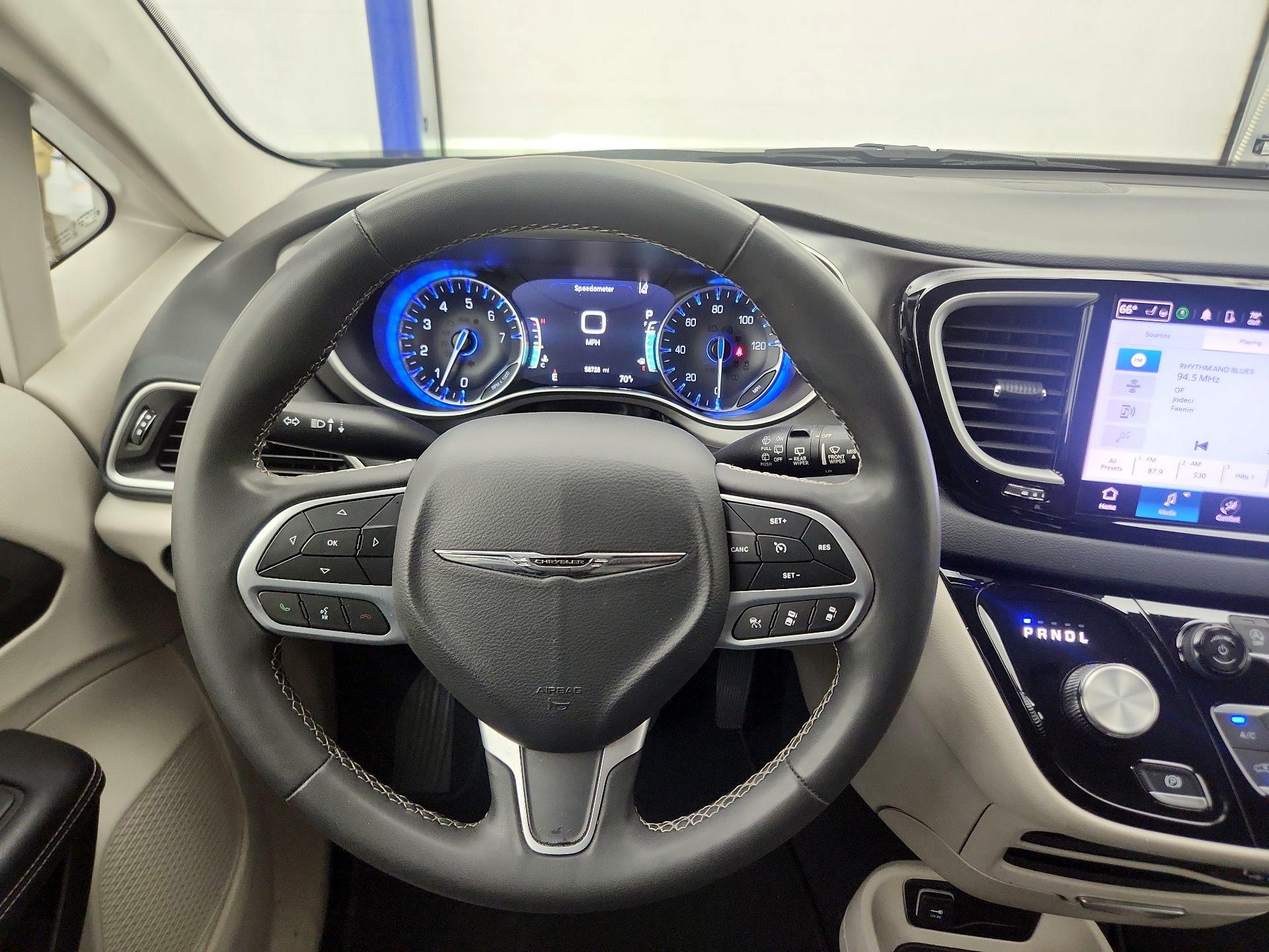 Thumbnail: 2023 Chrysler Pacifica - 10