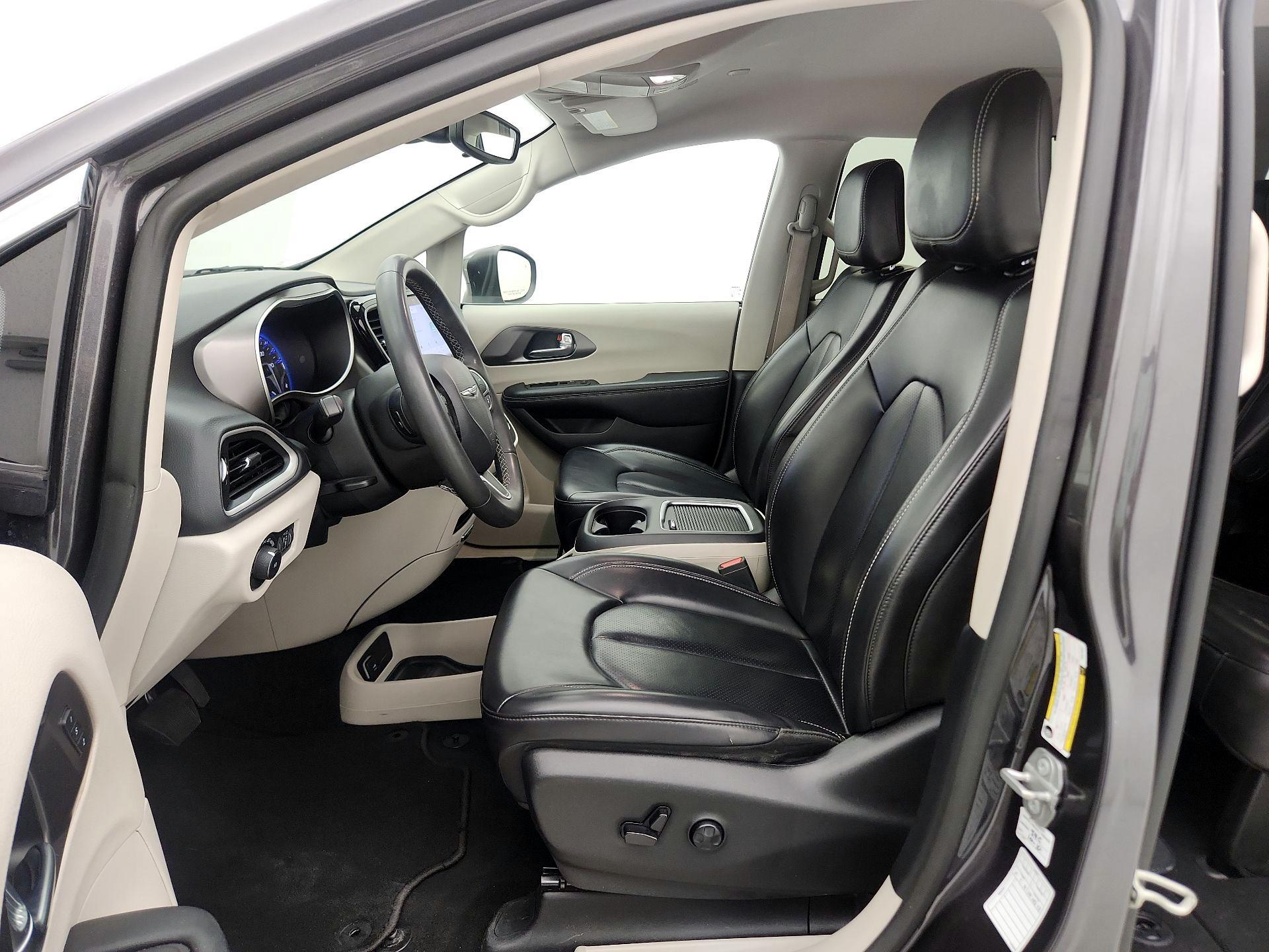 Thumbnail: 2023 Chrysler Pacifica - 11